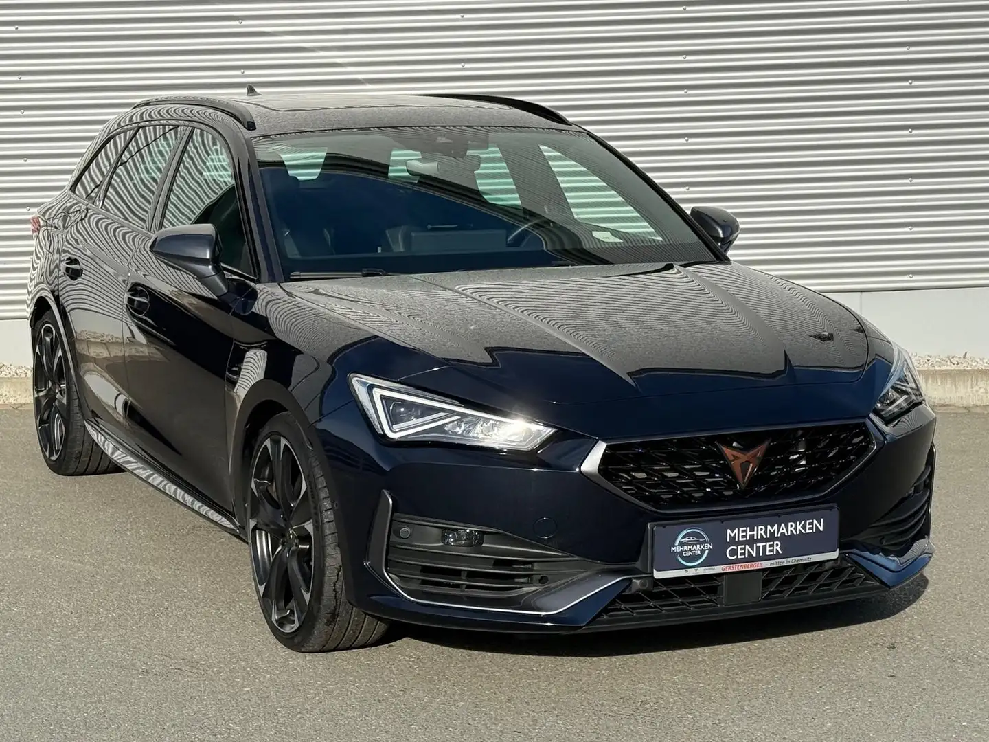 CUPRA Leon ST VZ 2.0 TSI 4DRIVE 310 PS DSG PANO/LEDER Blau - 2
