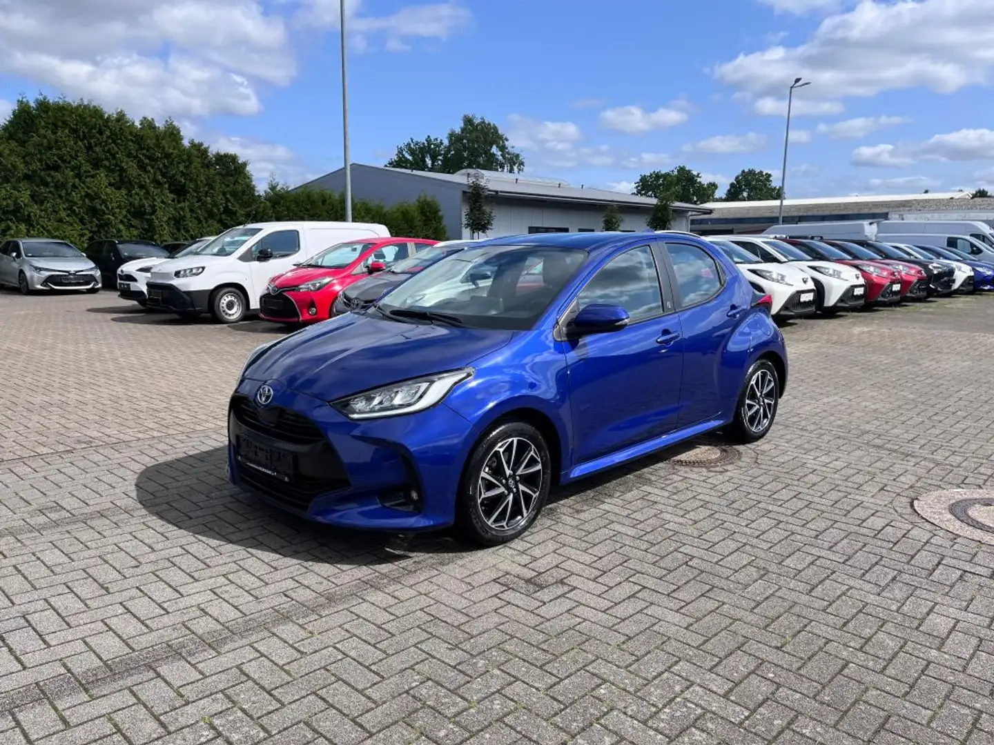 Toyota Yaris Hybrid 1.5 VVT-i Team Deutschland Blau - 2