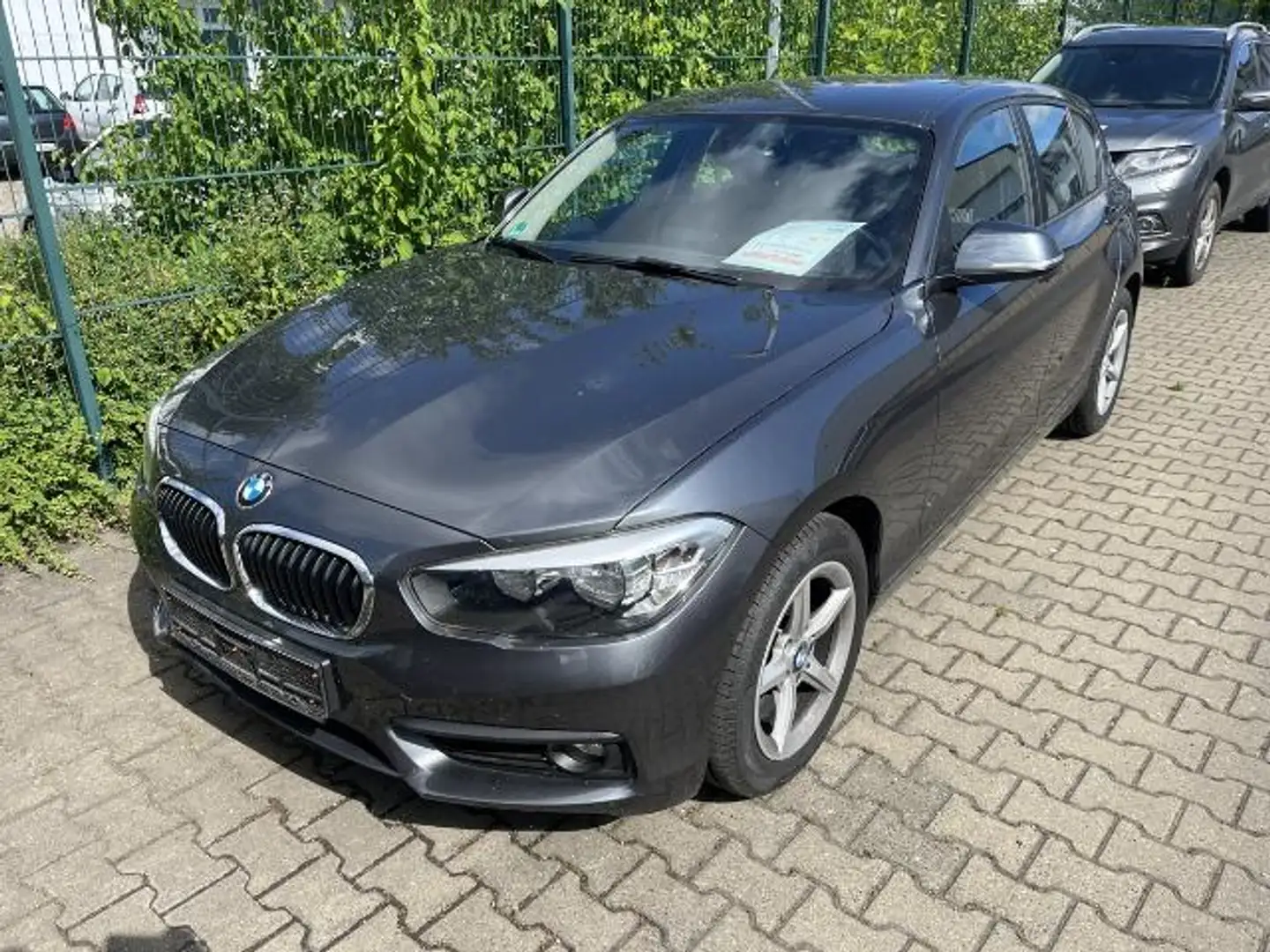 BMW 118 i Advantage 8- fach bereift Grau - 1