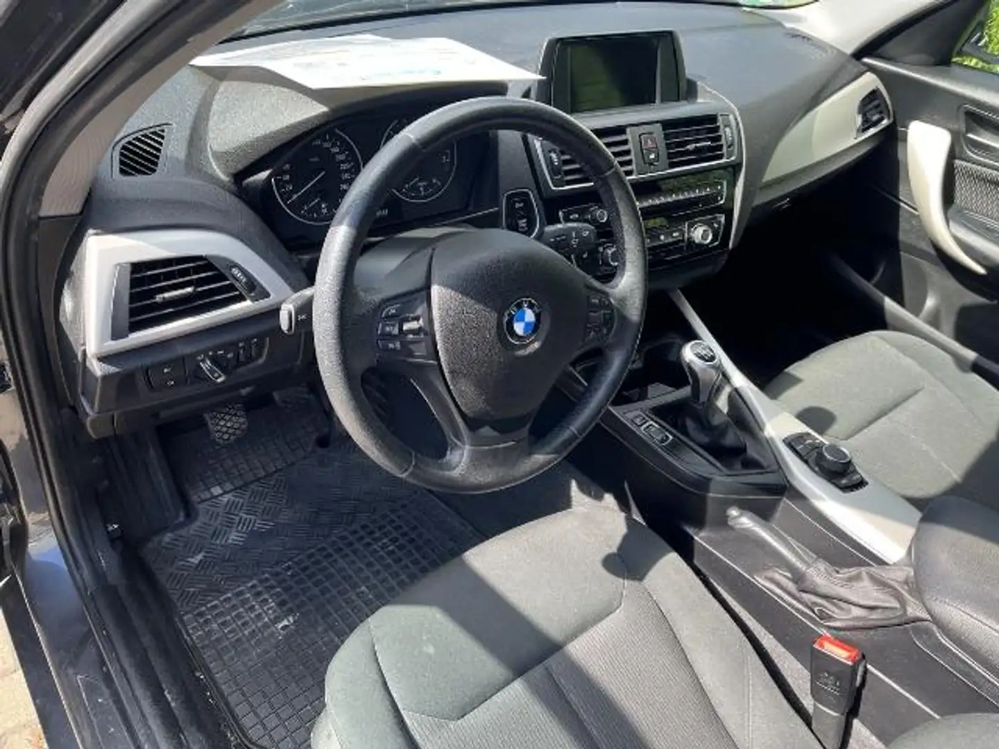 BMW 118 i Advantage 8- fach bereift Grau - 2
