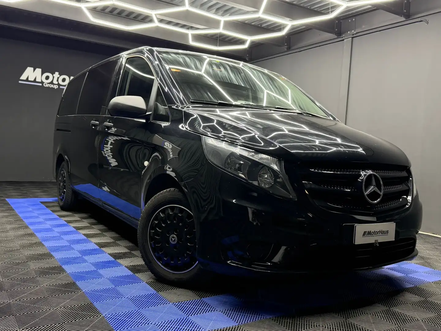 Mercedes-Benz Vito Tourer Black - 1