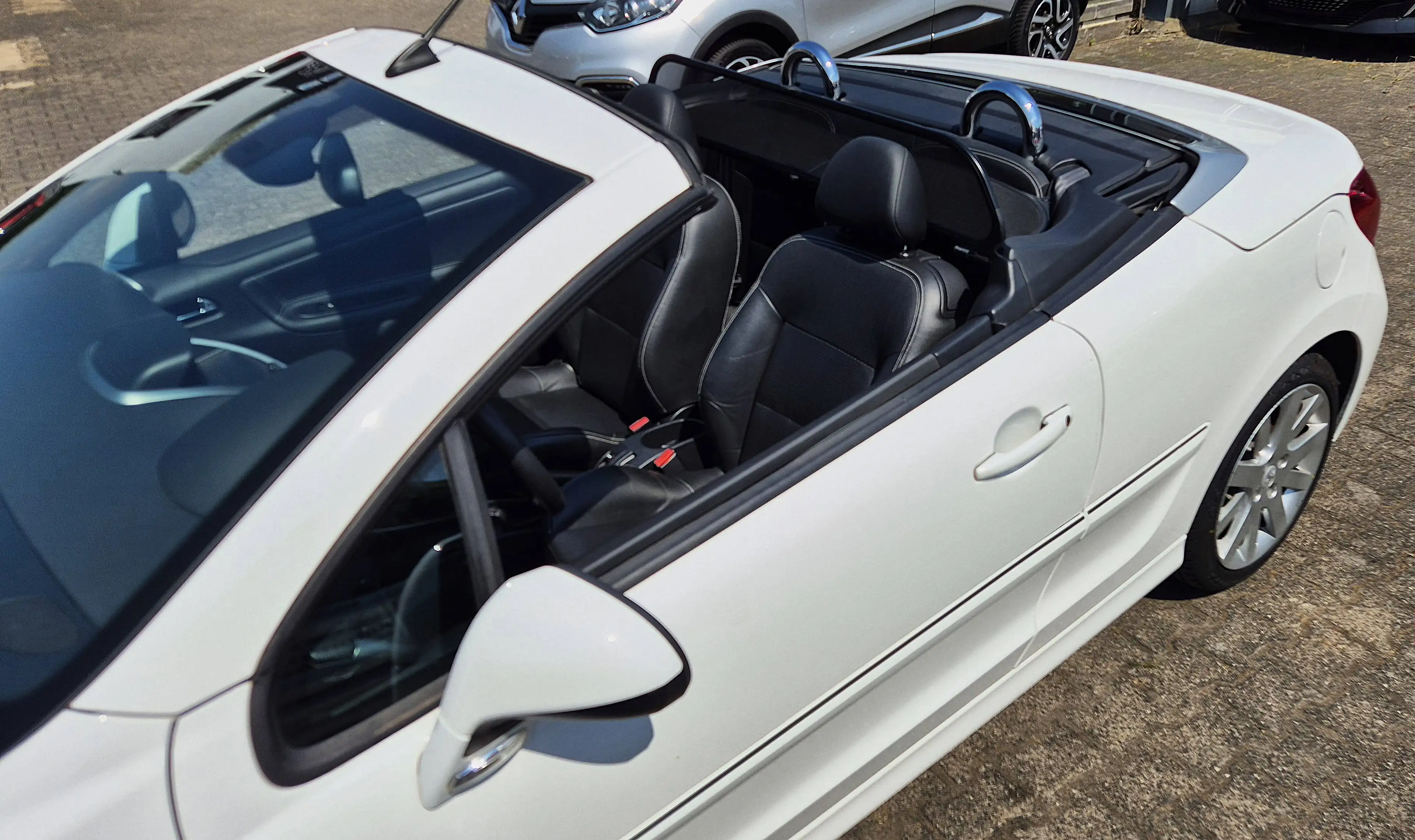 Peugeot 207 207CC CABRIO ALLURE 1HD LEDER NAVI CLIMATR. SHZ PDC LM BLUETOOTH — photo 11