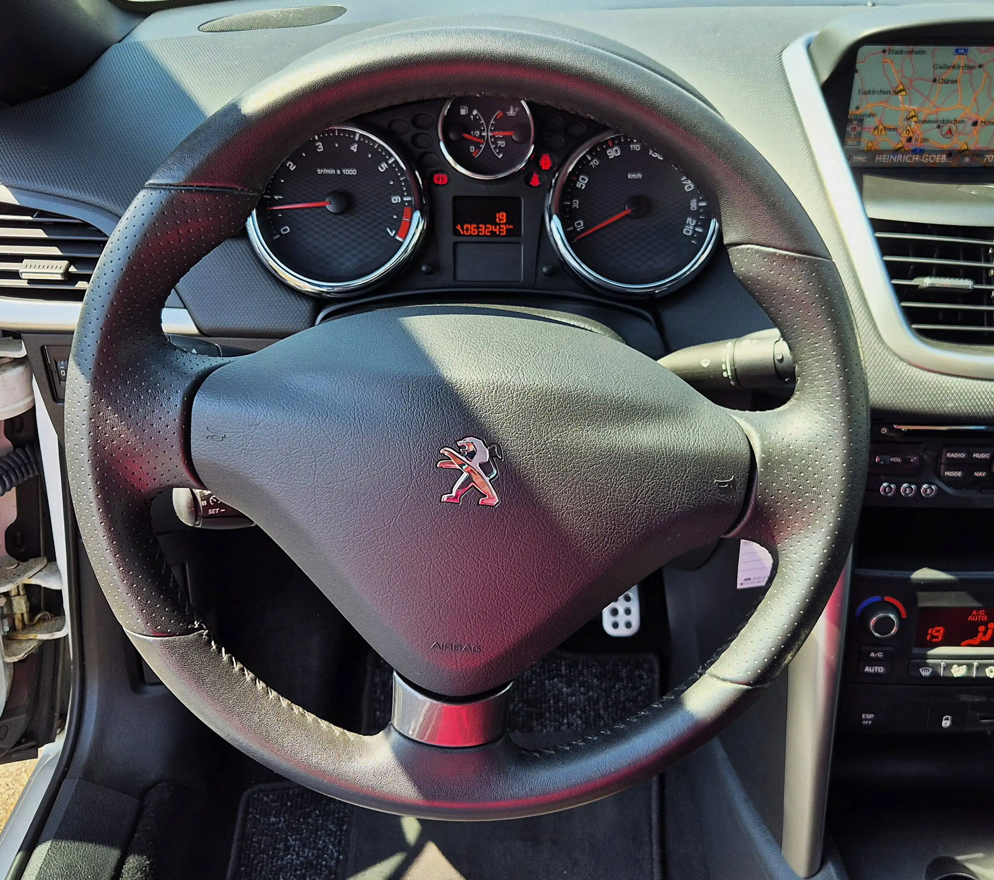 Peugeot 207 207CC CABRIO ALLURE 1HD LEDER NAVI CLIMATR. SHZ PDC LM BLUETOOTH — photo 7