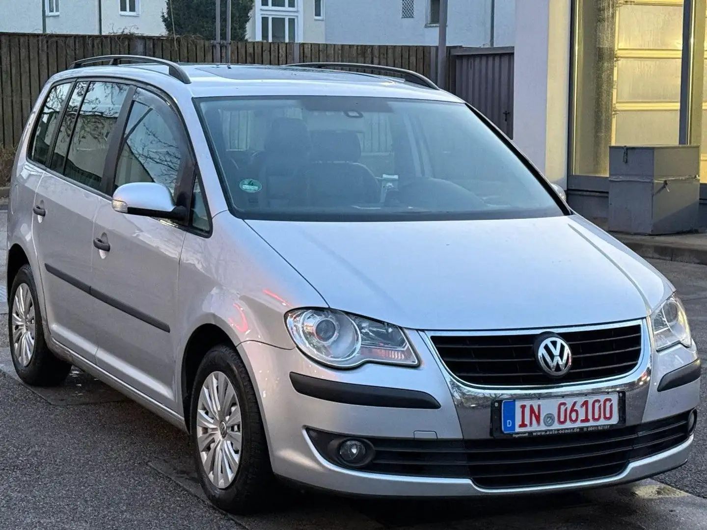 Volkswagen Touran Conceptline 7 Sitzer 2.Hand leder Plateado - 1