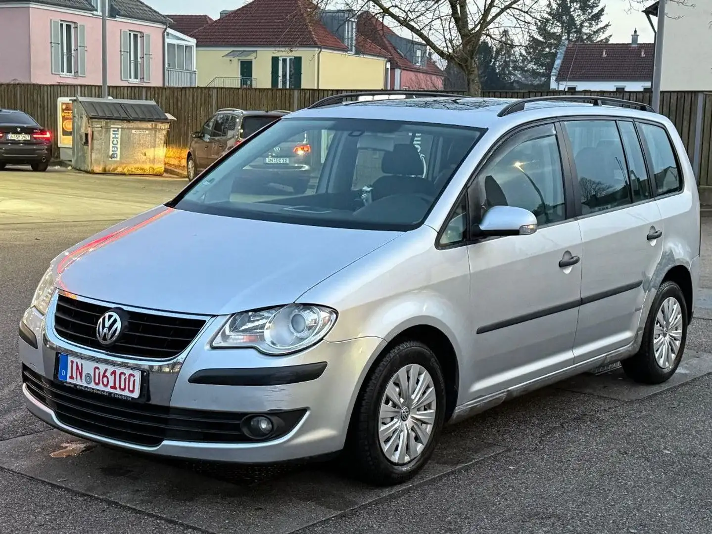 Volkswagen Touran Conceptline 7 Sitzer 2.Hand leder Plateado - 2