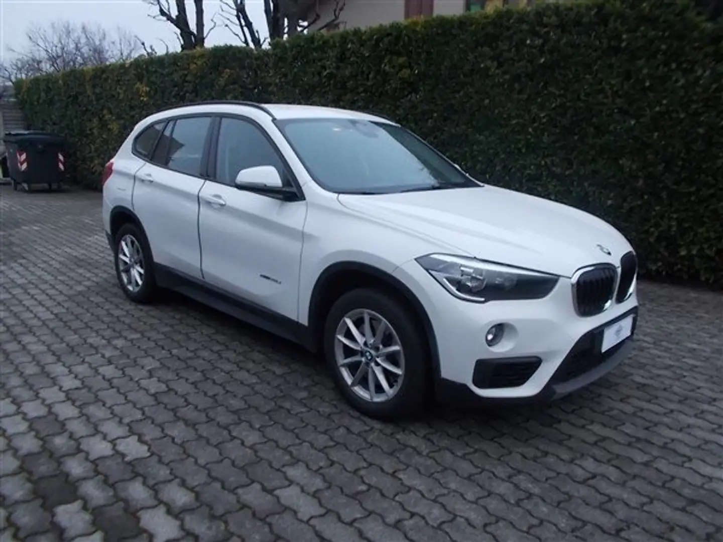 BMW X1 X1 F48 xdrive20d Business auto Bianco - 2