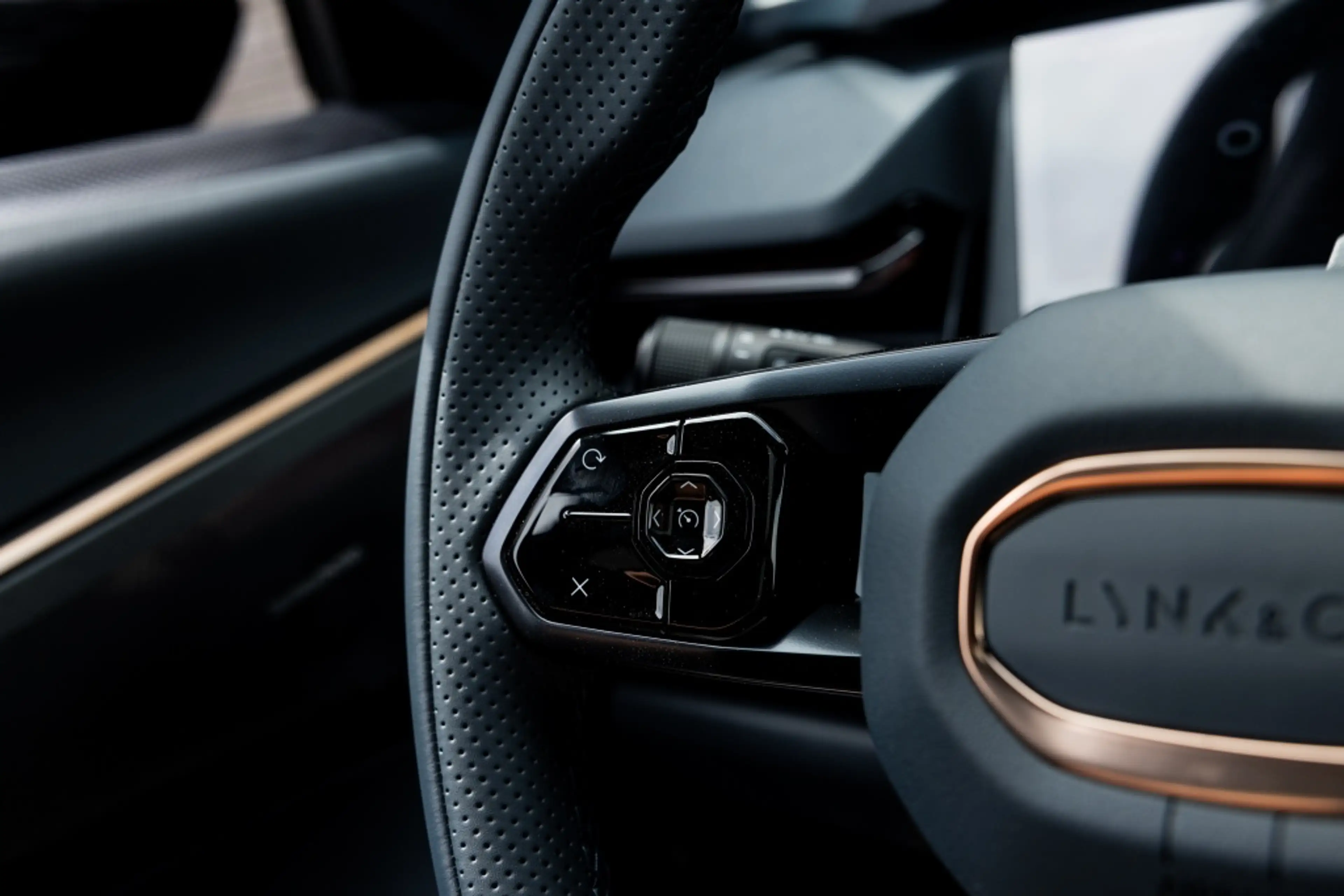 Lynk & Co 08 1.5 More — photo 16