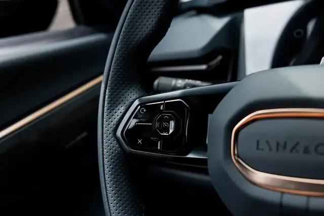 Lynk & Co 08 view 16