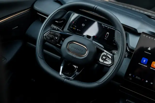 Lynk & Co 08 view 9