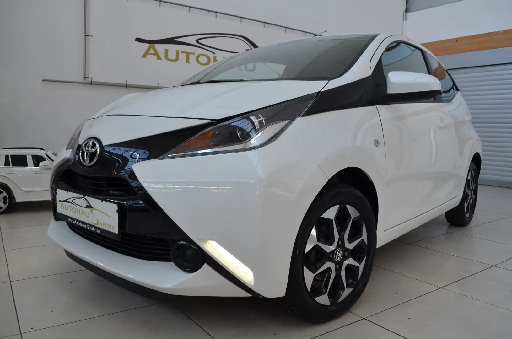 Toyota Aygo AYGO x-play ~ KLIMA ~ Navi ~ Cam Bianco - 1