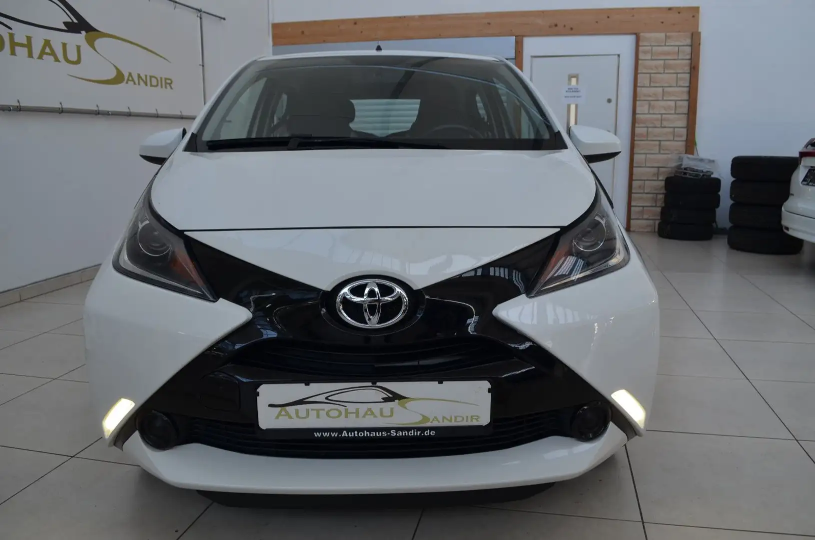 Toyota Aygo AYGO x-play ~ KLIMA ~ Navi ~ Cam Bianco - 2