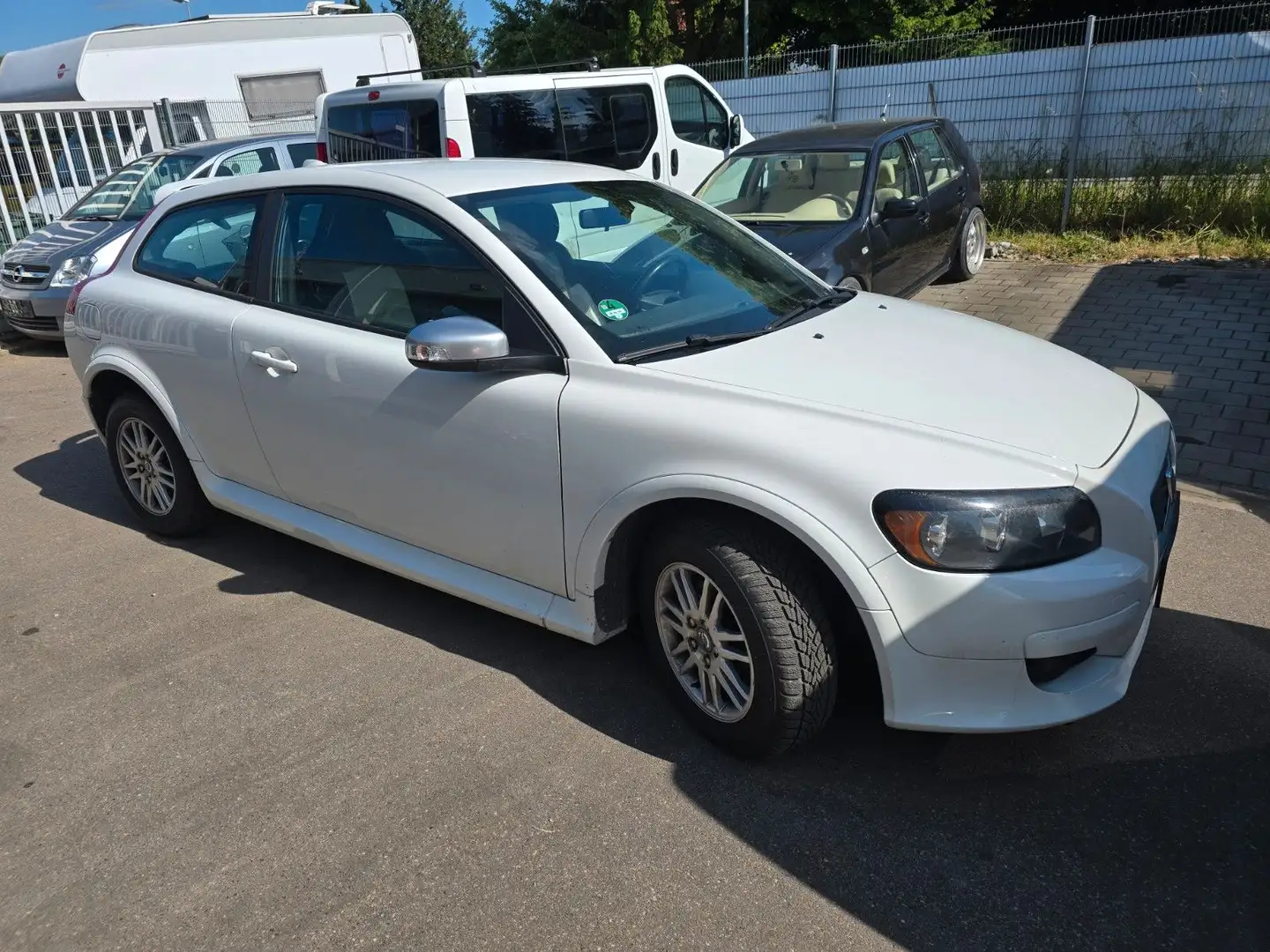 Volvo C30 1.6 Kinetic R Design Bílá - 1