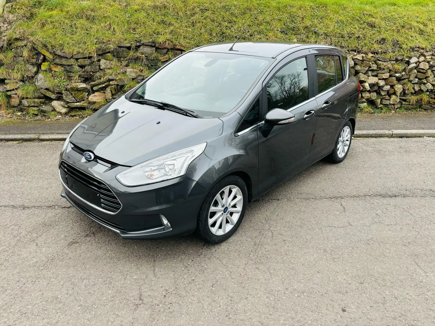 Ford B-Max 1.5 TDCi Titanium S&S Grijs - 1