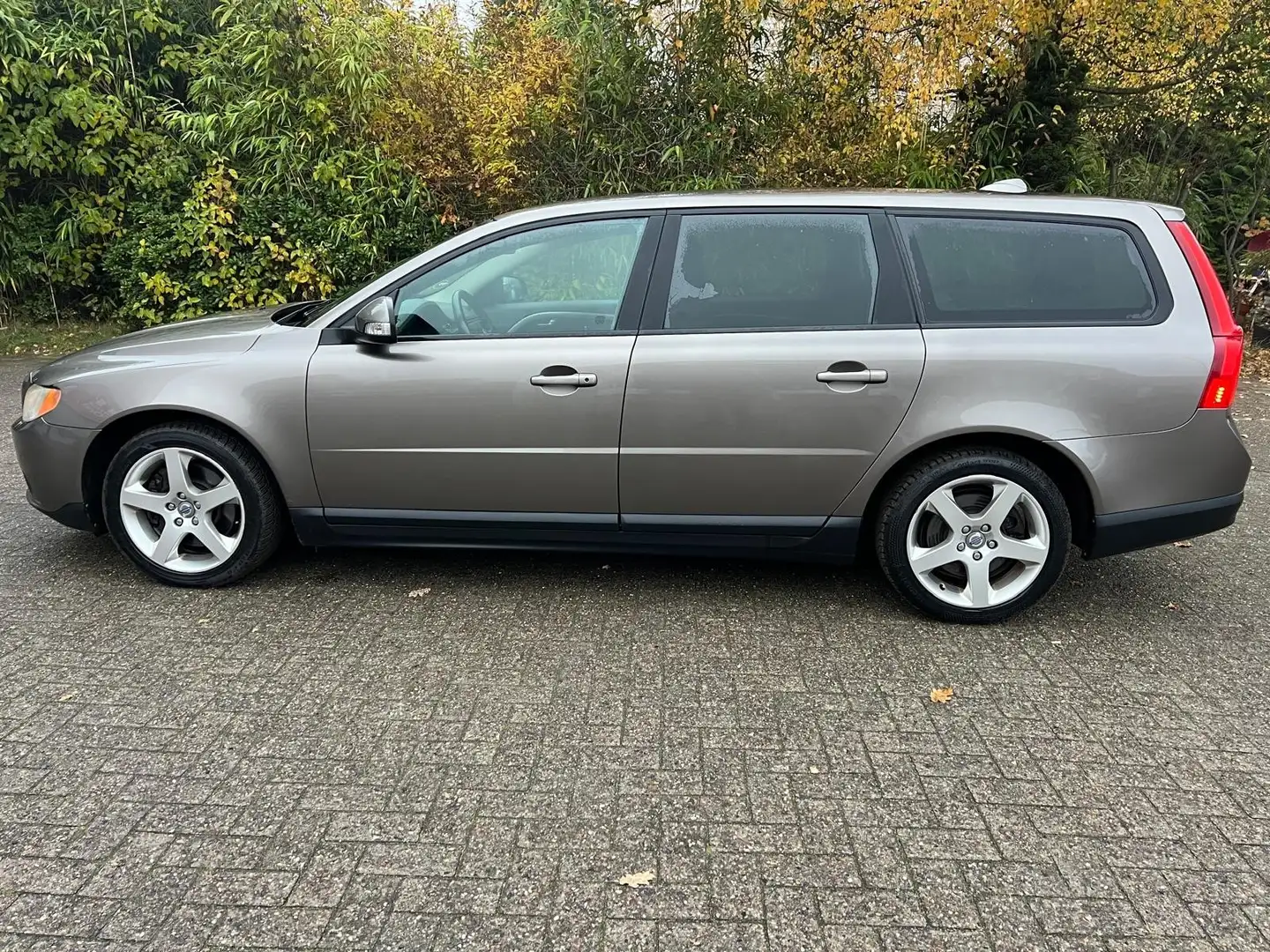 Volvo V70 V70 2.5T Aut. Reimport Export Brun - 1