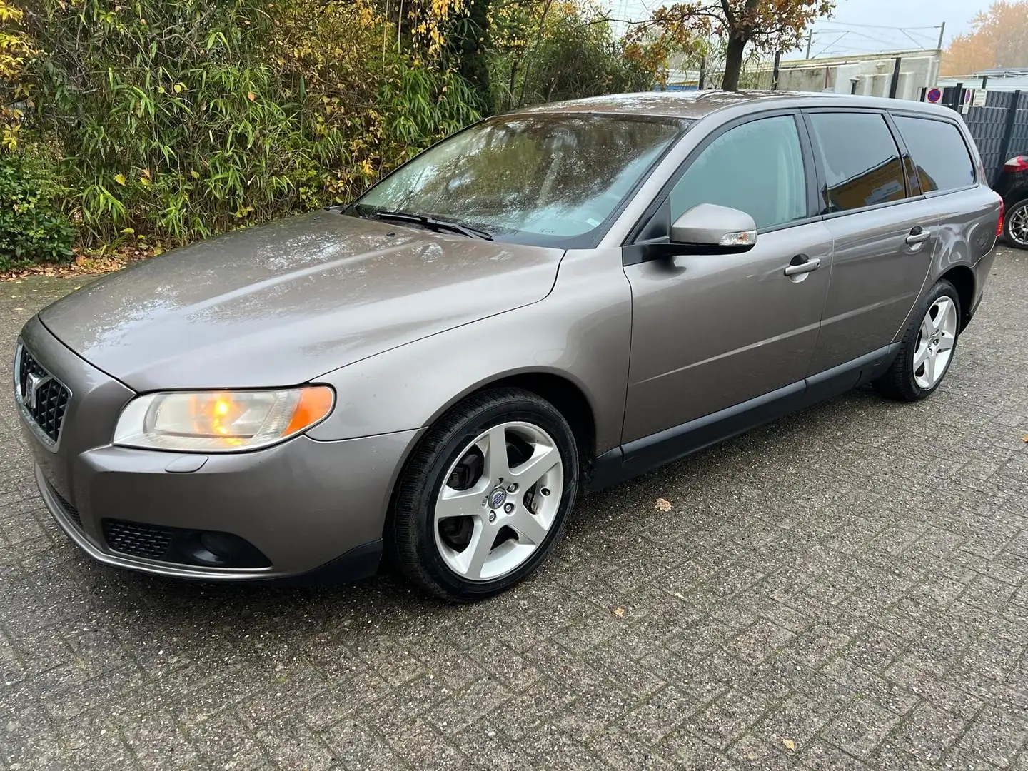 Volvo V70 V70 2.5T Aut. Reimport Export Braun - 2