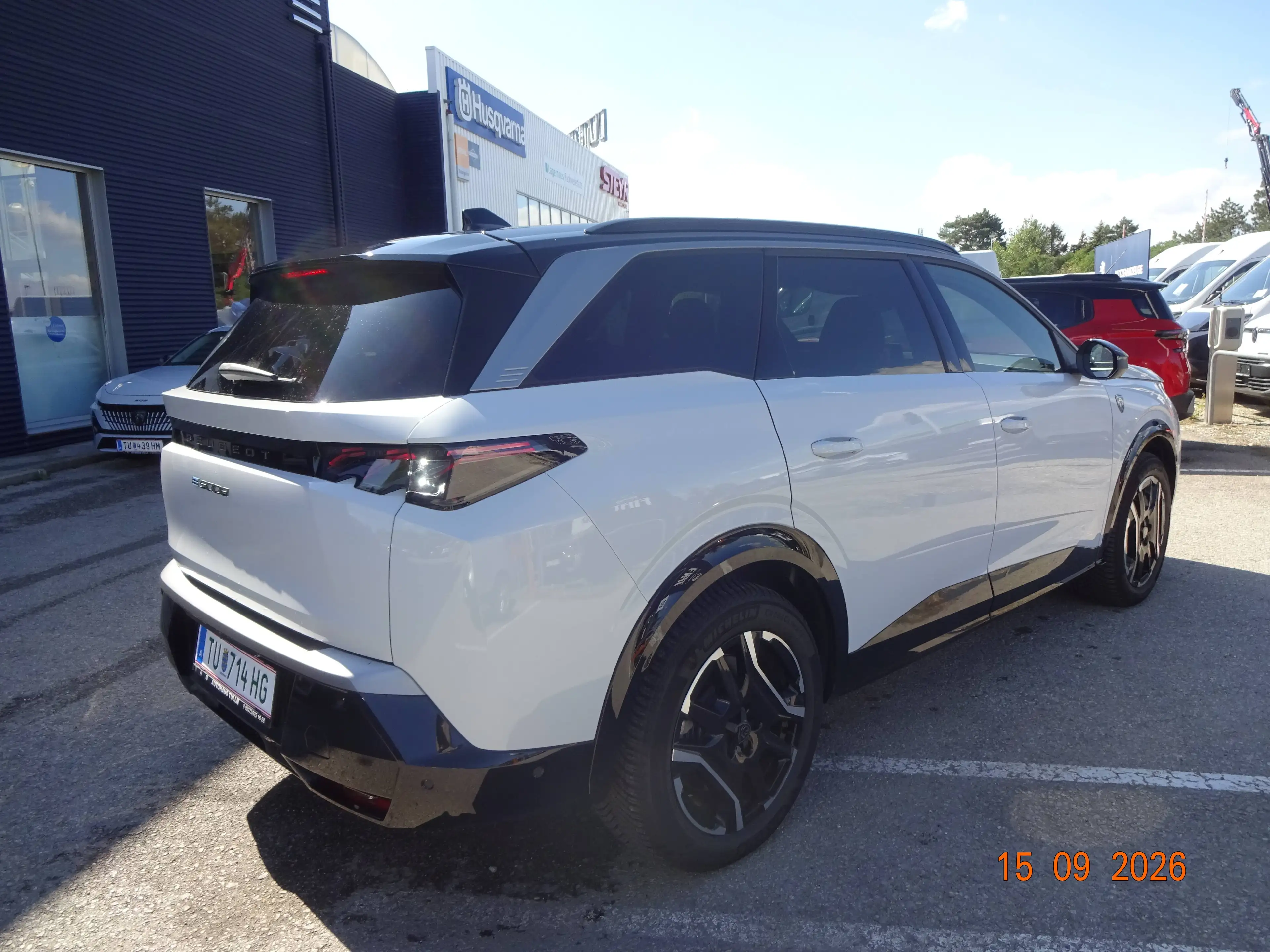 Peugeot 5008 Elektromotor 210 GT Exclusive — photo 3