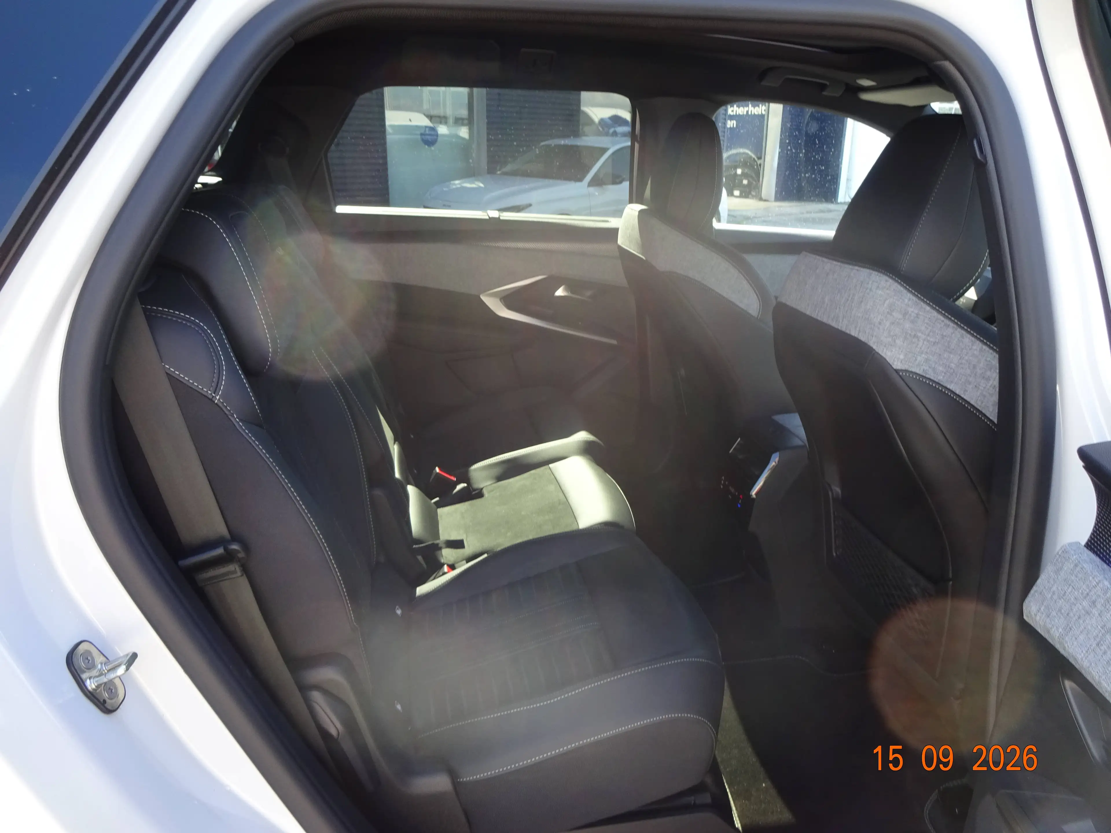 Peugeot 5008 Elektromotor 210 GT Exclusive — photo 11