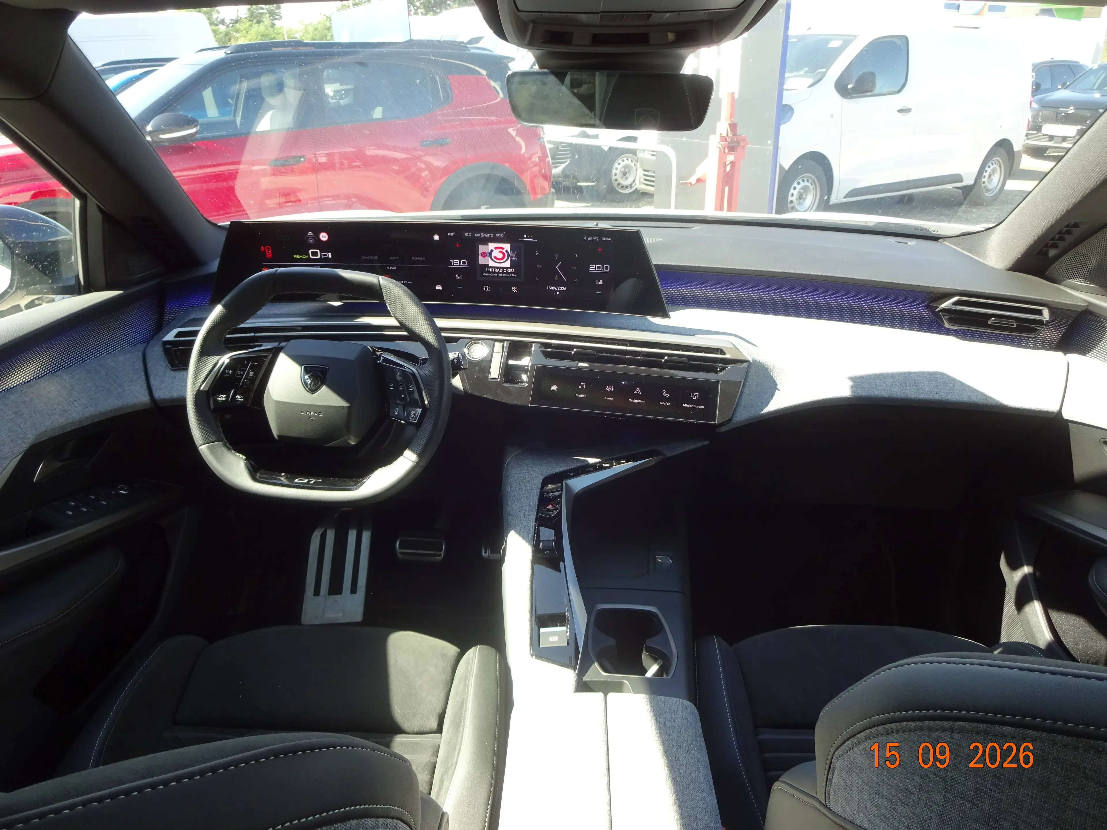 Peugeot 5008 Elektromotor 210 GT Exclusive — photo 13