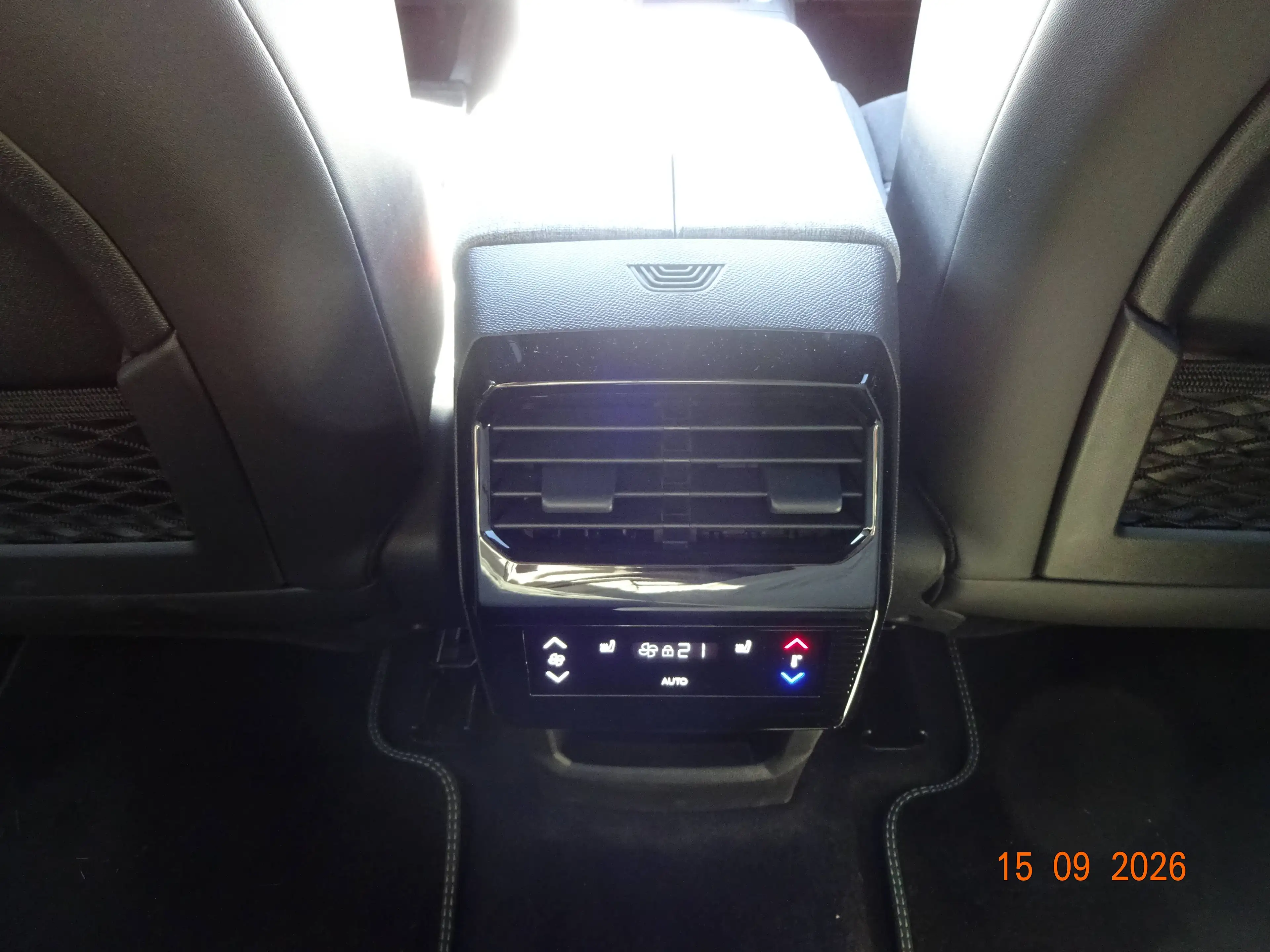 Peugeot 5008 Elektromotor 210 GT Exclusive — photo 14