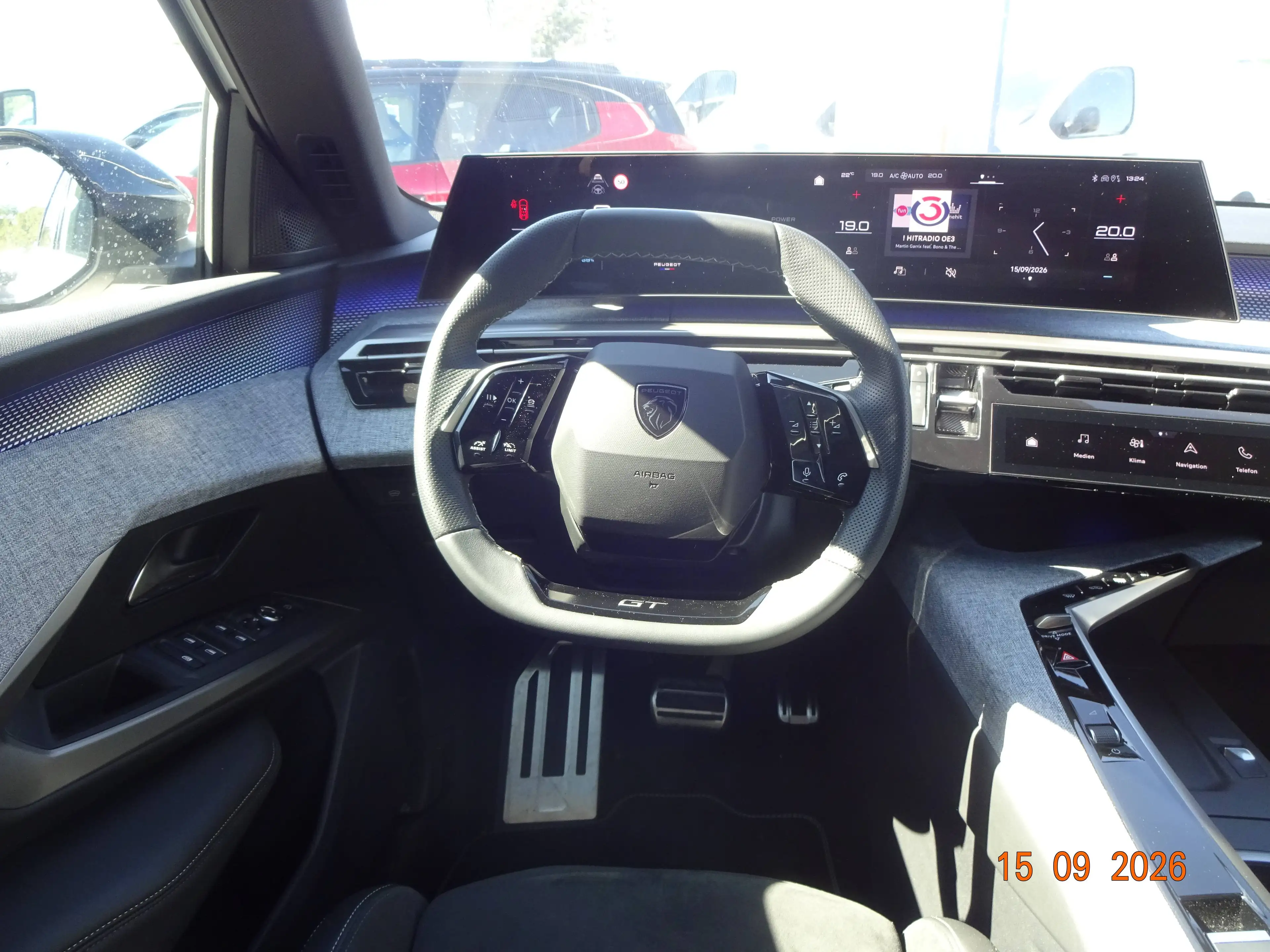 Peugeot 5008 Elektromotor 210 GT Exclusive — photo 12