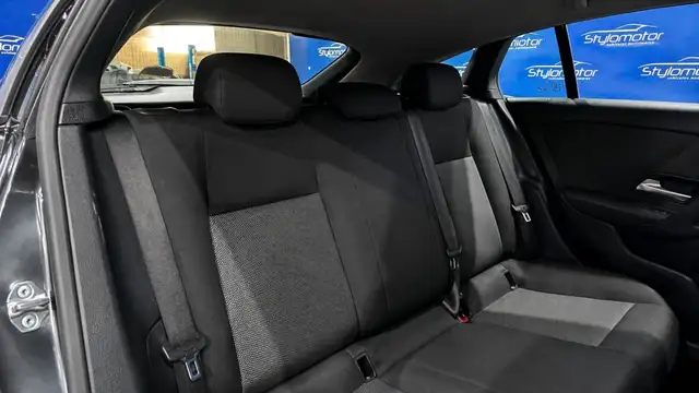 Mercedes-Benz Cla view 10
