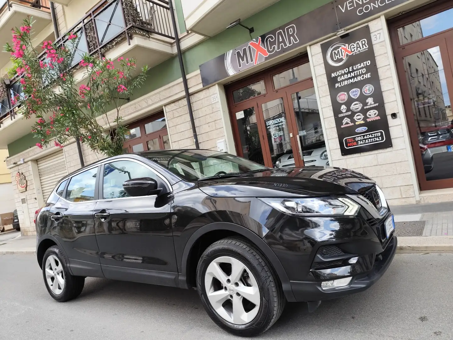 Nissan Qashqai 1.5 dCi 110cv DIESEL UNIPRO Zwart - 1