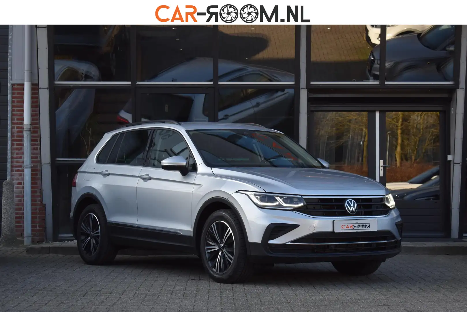 Volkswagen Tiguan 1.5 TSI Life Business Camera ACC Keyless IQ.LIGHT - 1