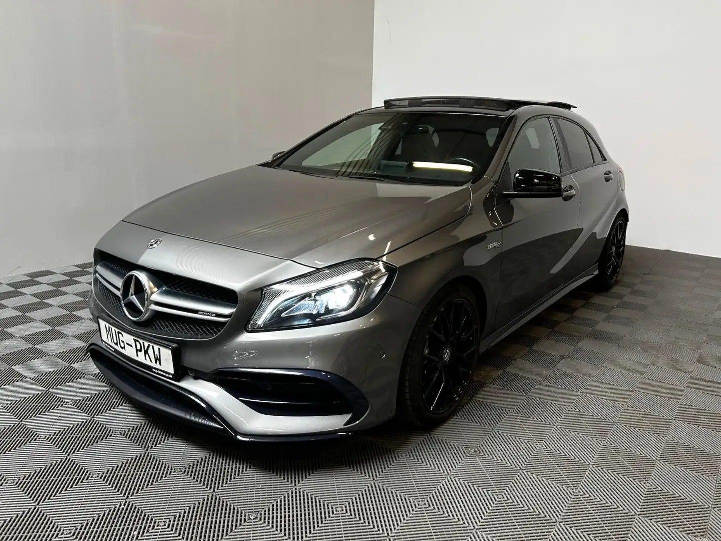 Mercedes-Benz A 45 AMG A45 AMG 4Matic *Night-Pano-Alcantara-H&K* Grau - 1