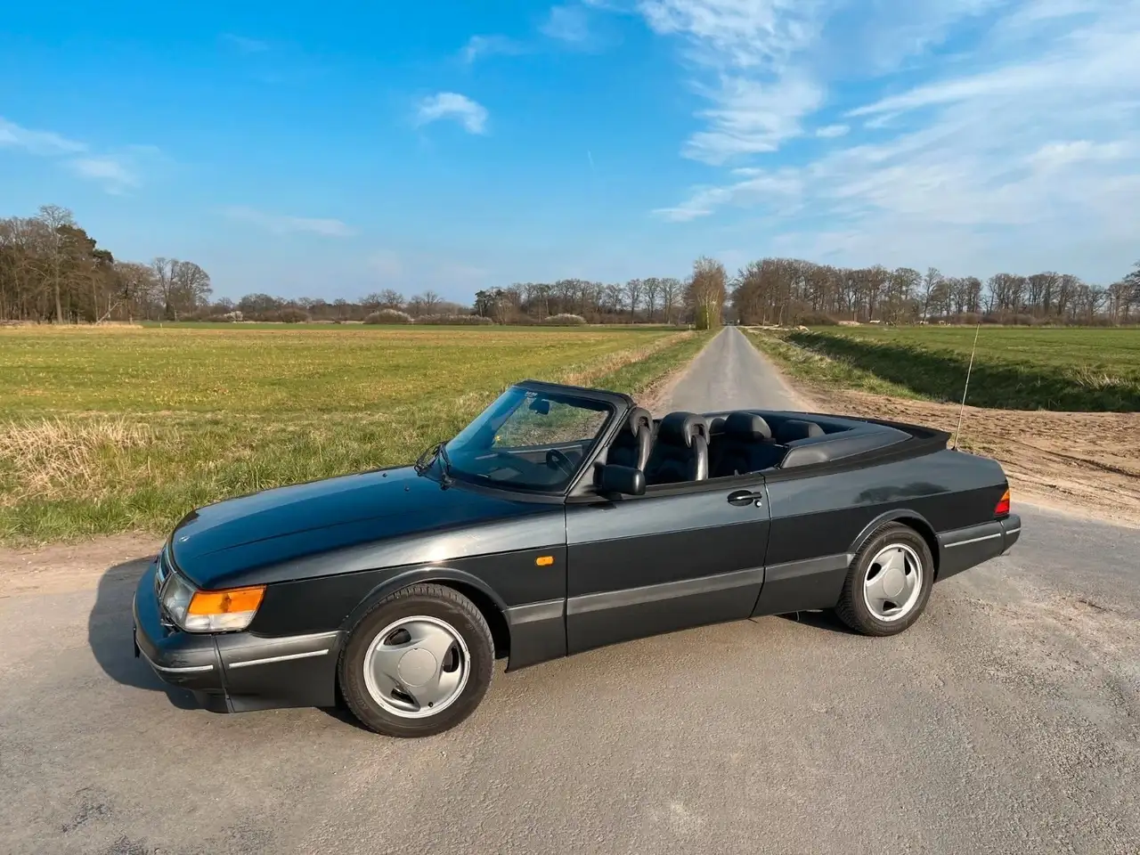Saab 900