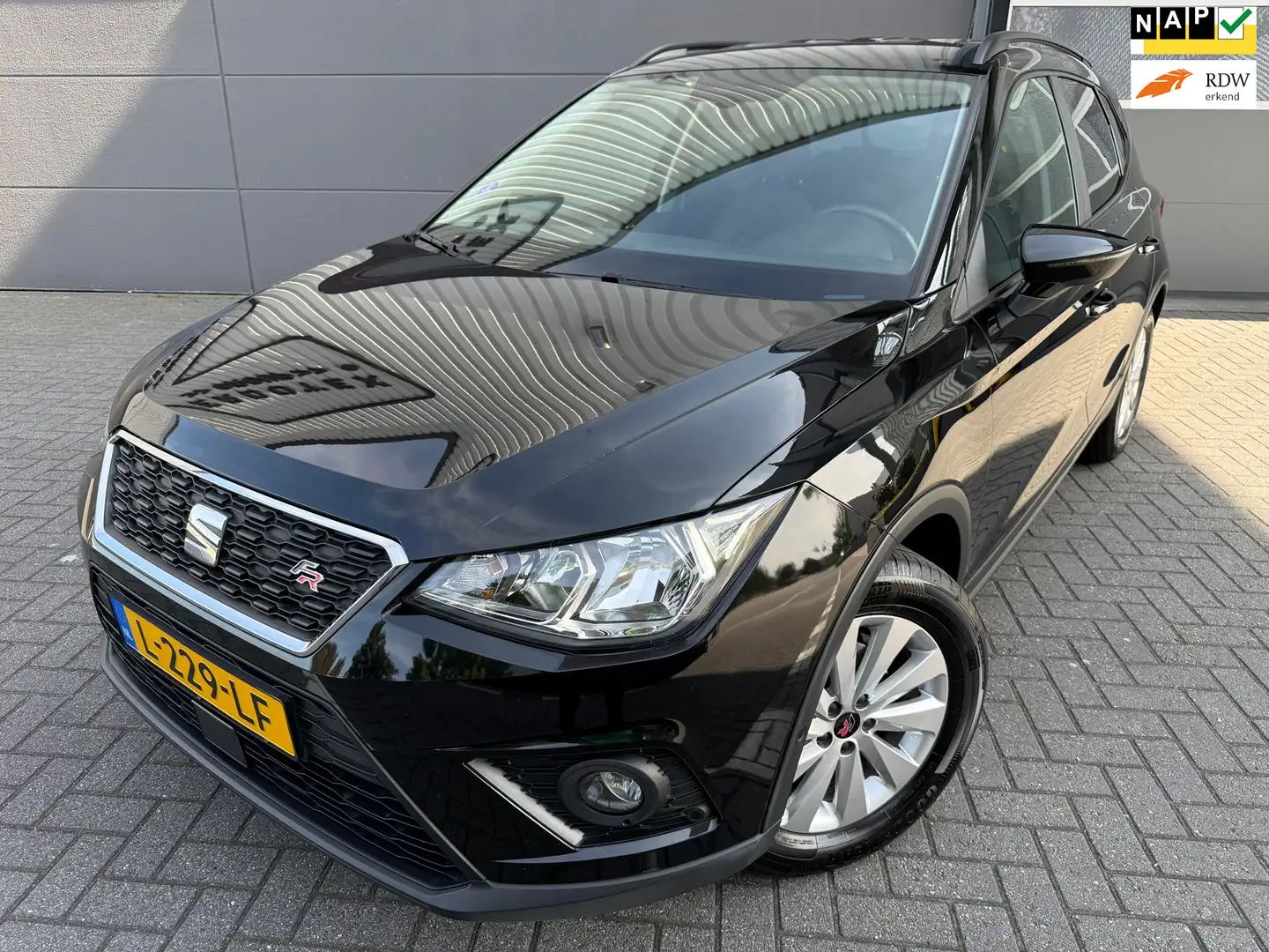 SEAT Arona 1.0 TSI Style FR Business*TERKHAAK*PARK SENSOREN*A Zwart - 1