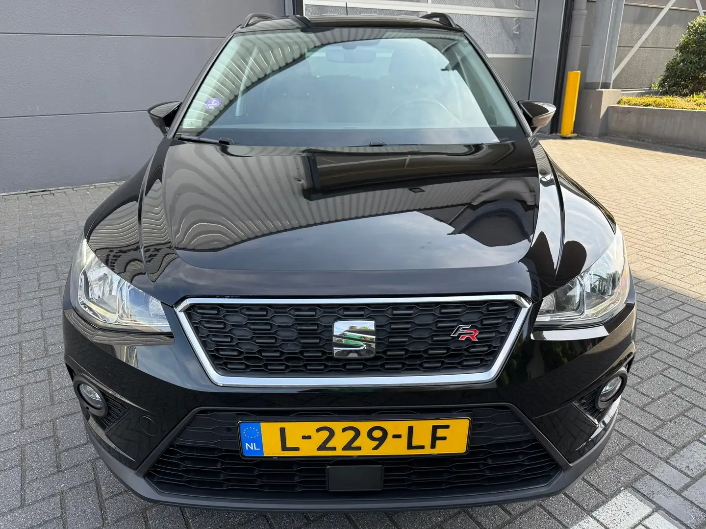SEAT Arona 1.0 TSI Style FR Business*TERKHAAK*PARK SENSOREN*A Zwart - 2