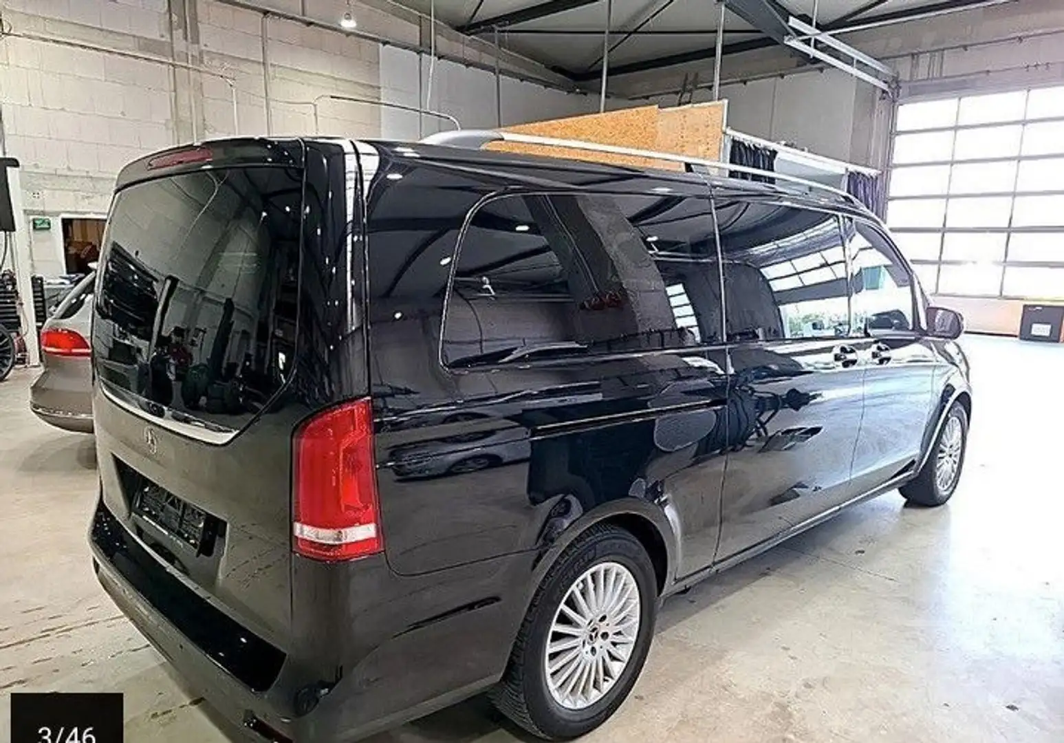 Mercedes-Benz V 300 Extralang ILS 17" Airm FahrAssist Kam Navi Schwarz - 2