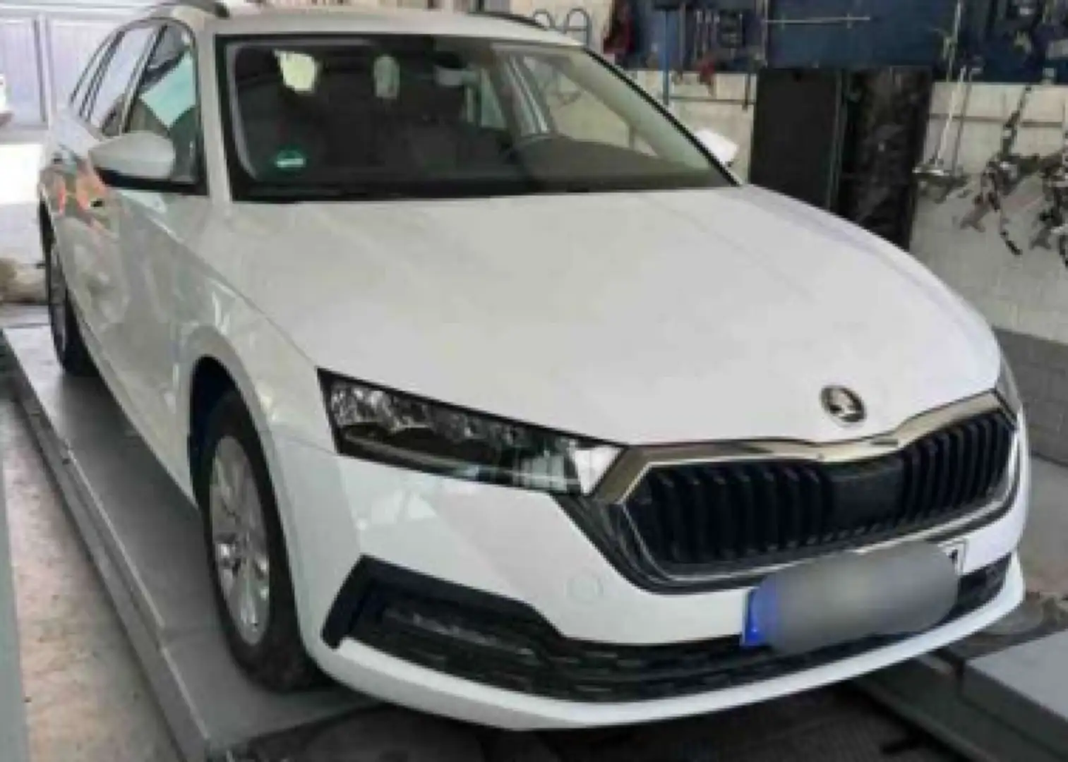 Skoda Octavia Combi Ambition 2.0 TDI NAVI*AHK*LED* Weiß - 2