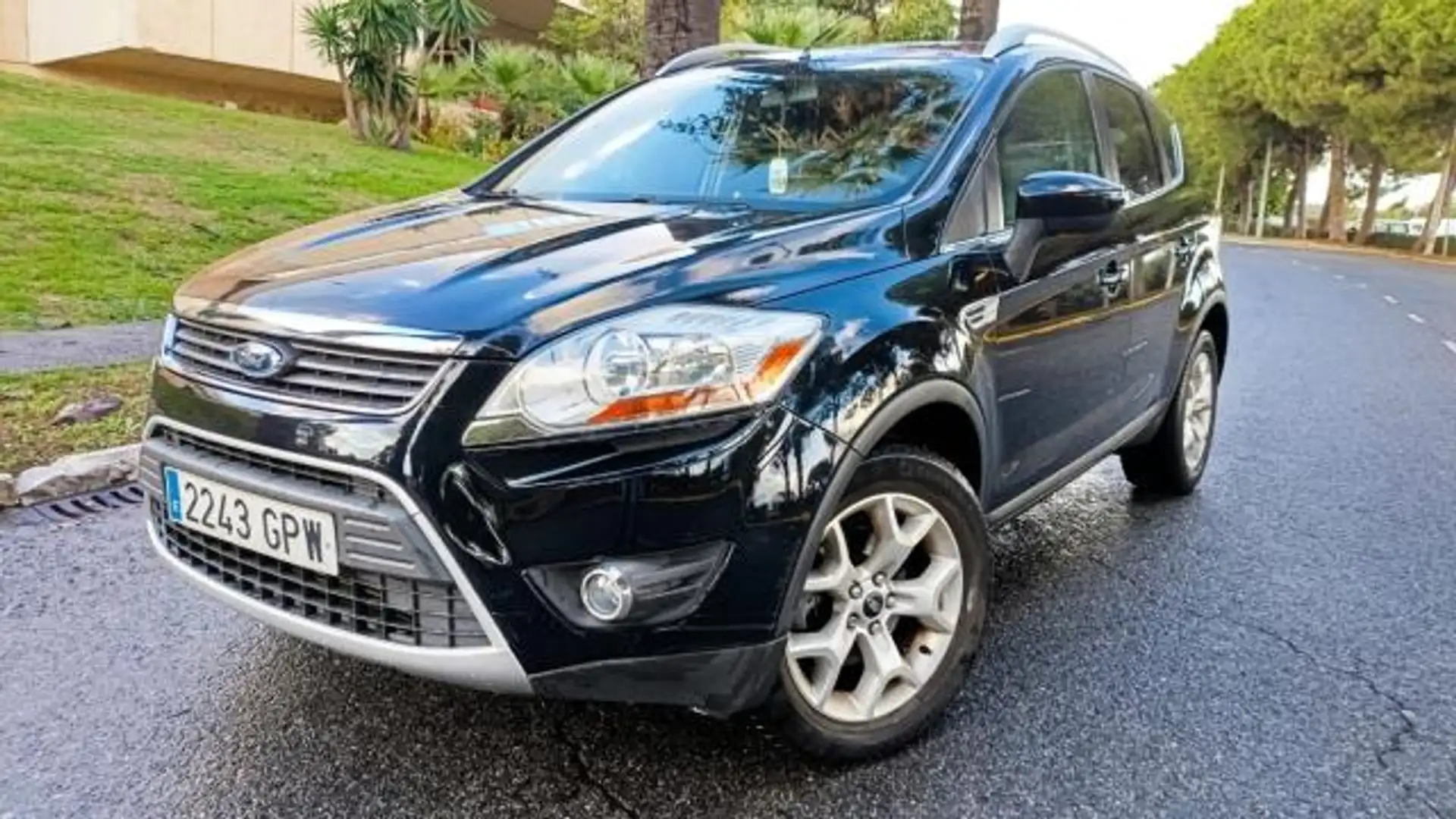 Ford Kuga 2.0TDCI Trend 2WD Schwarz - 2