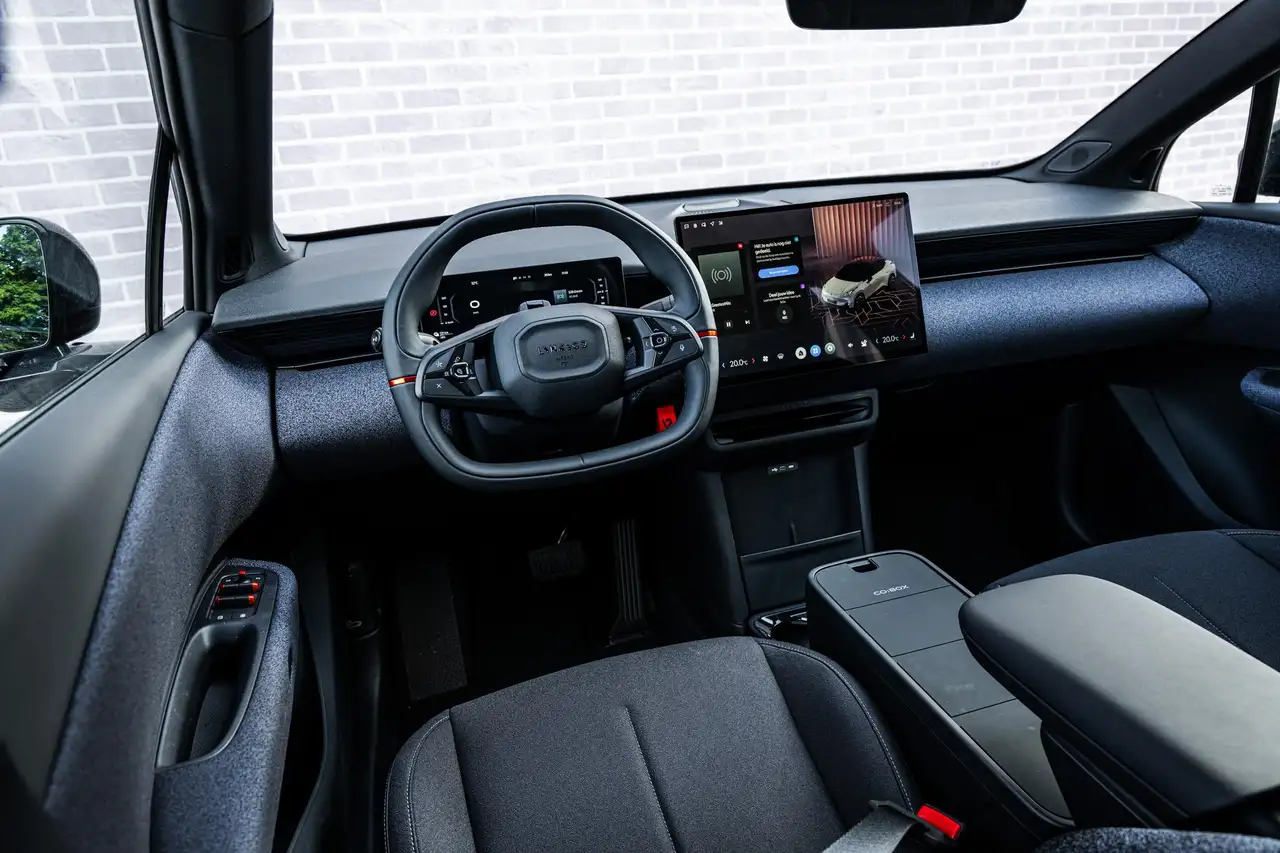 Lynk & Co 02