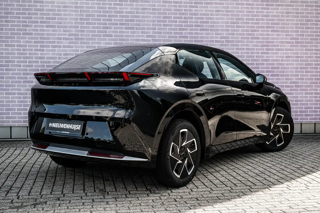 Lynk & Co 02