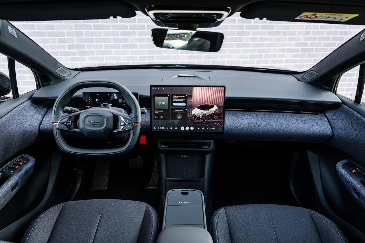 Lynk & Co 02