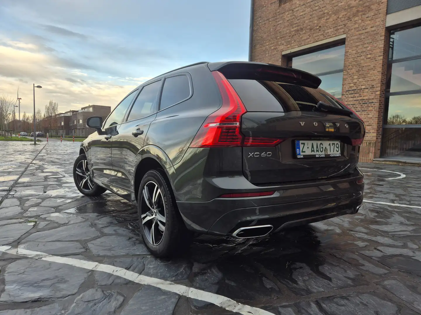 Volvo XC60 XC60 T8 Twin Engine AWD Geartronic RDesign Grijs - 2