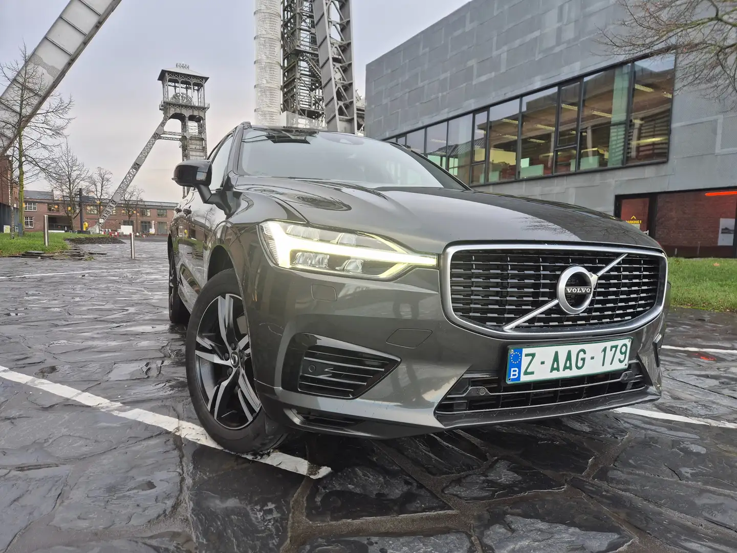 Volvo XC60 XC60 T8 Twin Engine AWD Geartronic RDesign Grijs - 1
