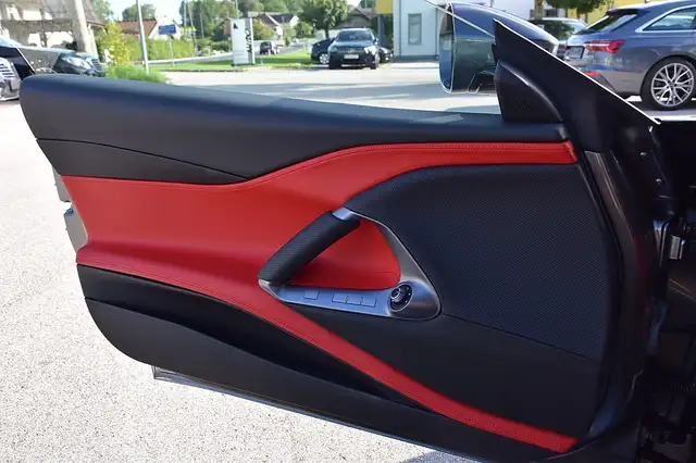Ferrari 812 view 11