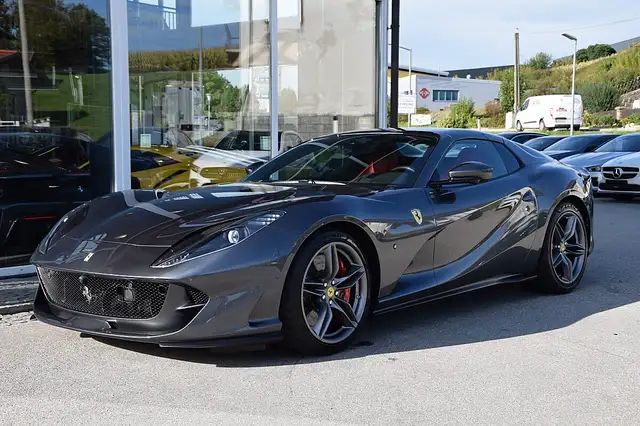 Ferrari 812 view 15