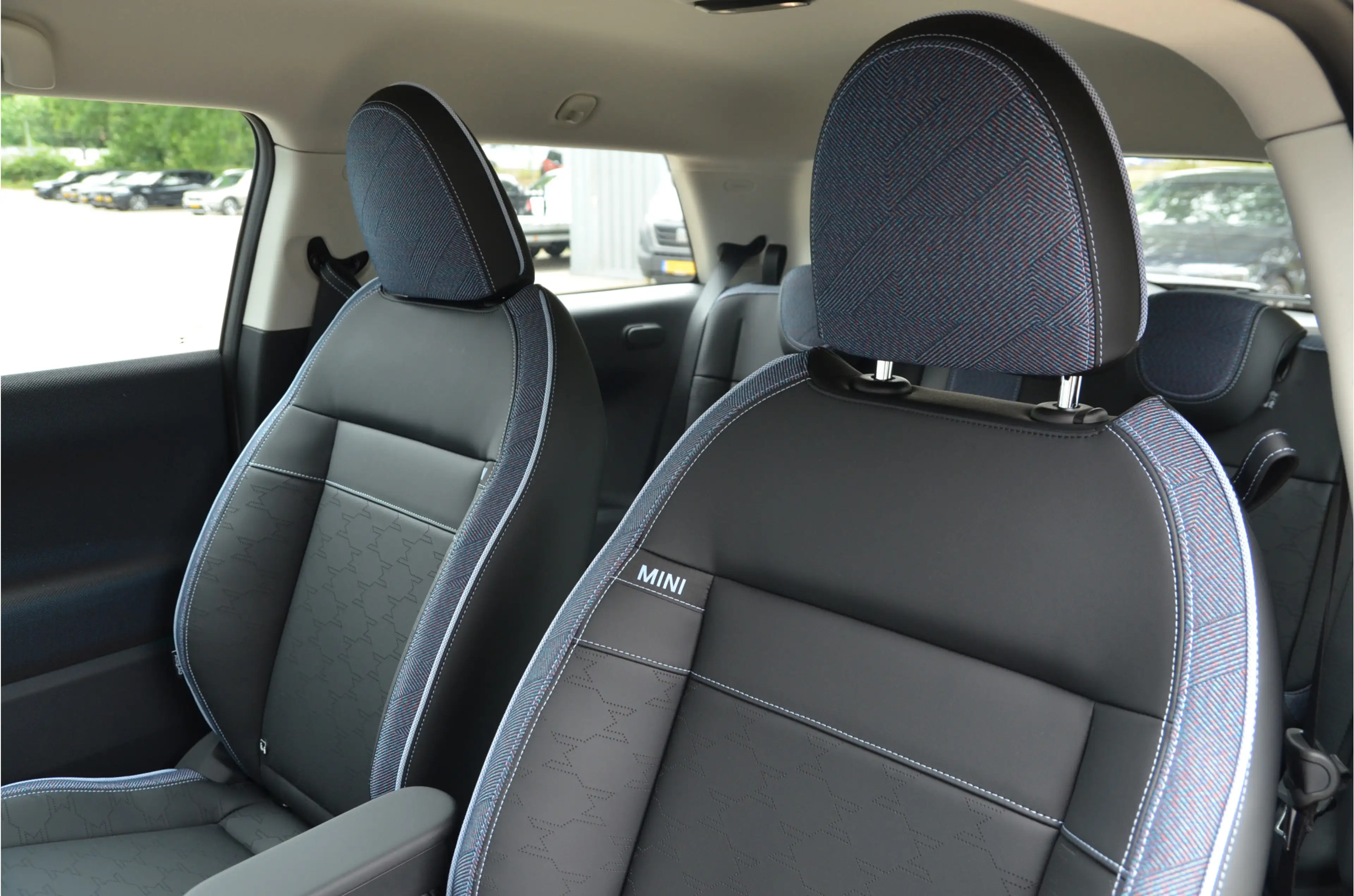 MINI Cooper E Hatchback / Classic / Pakket S / 17 inch Parallel — photo 10