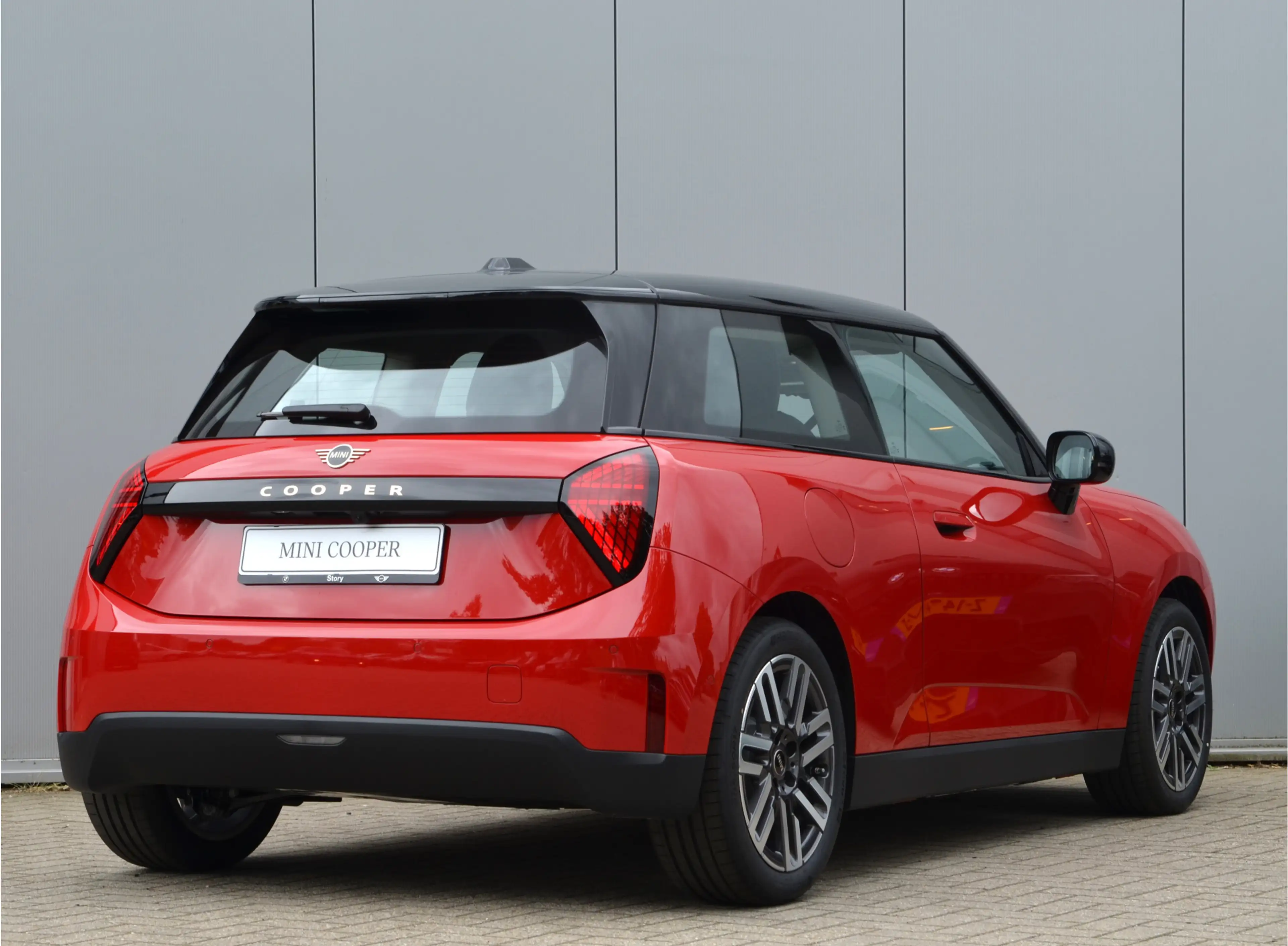 MINI Cooper E Hatchback / Classic / Pakket S / 17 inch Parallel — photo 3
