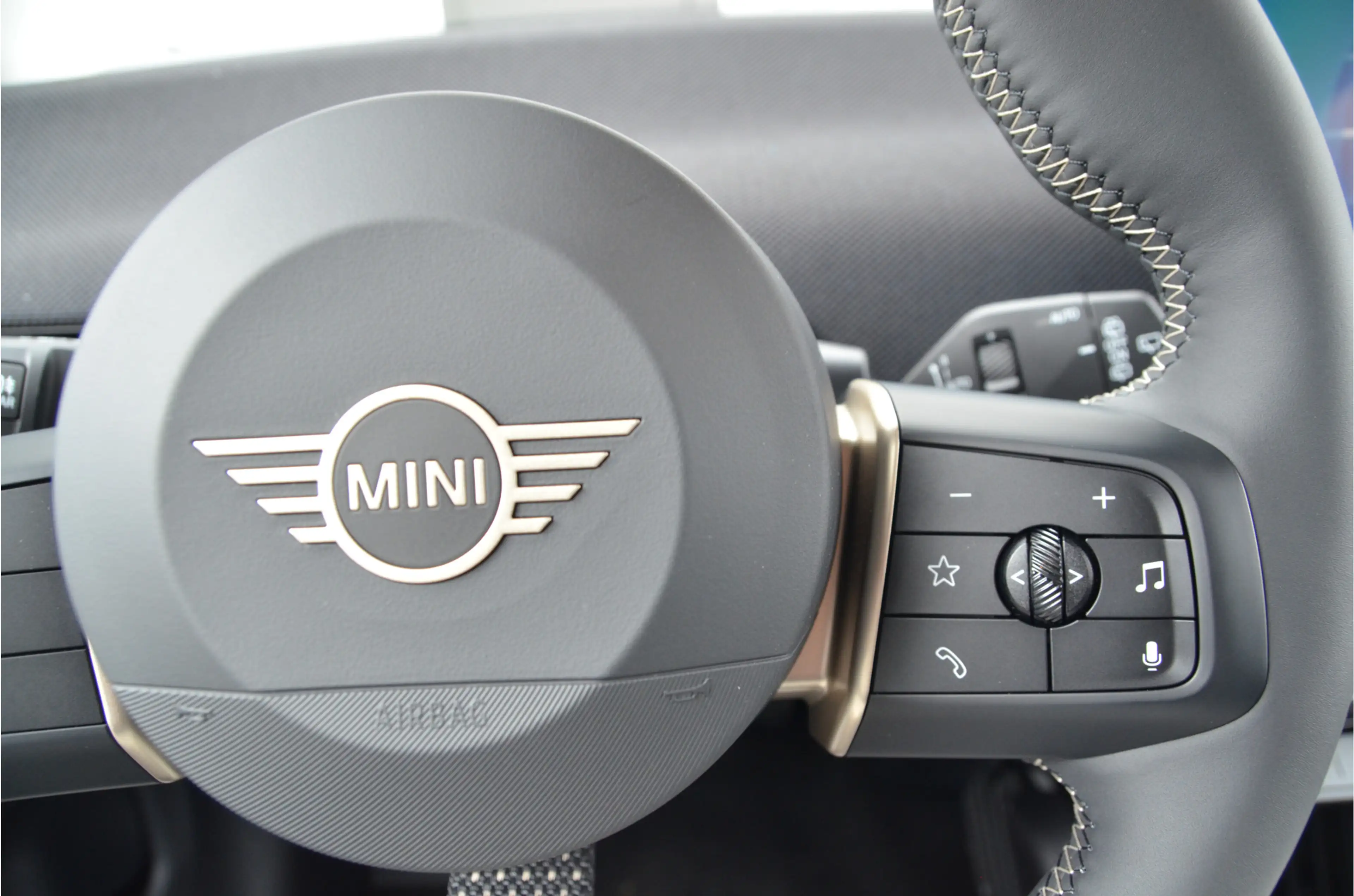 MINI Cooper E Hatchback / Classic / Pakket S / 17 inch Parallel — photo 14
