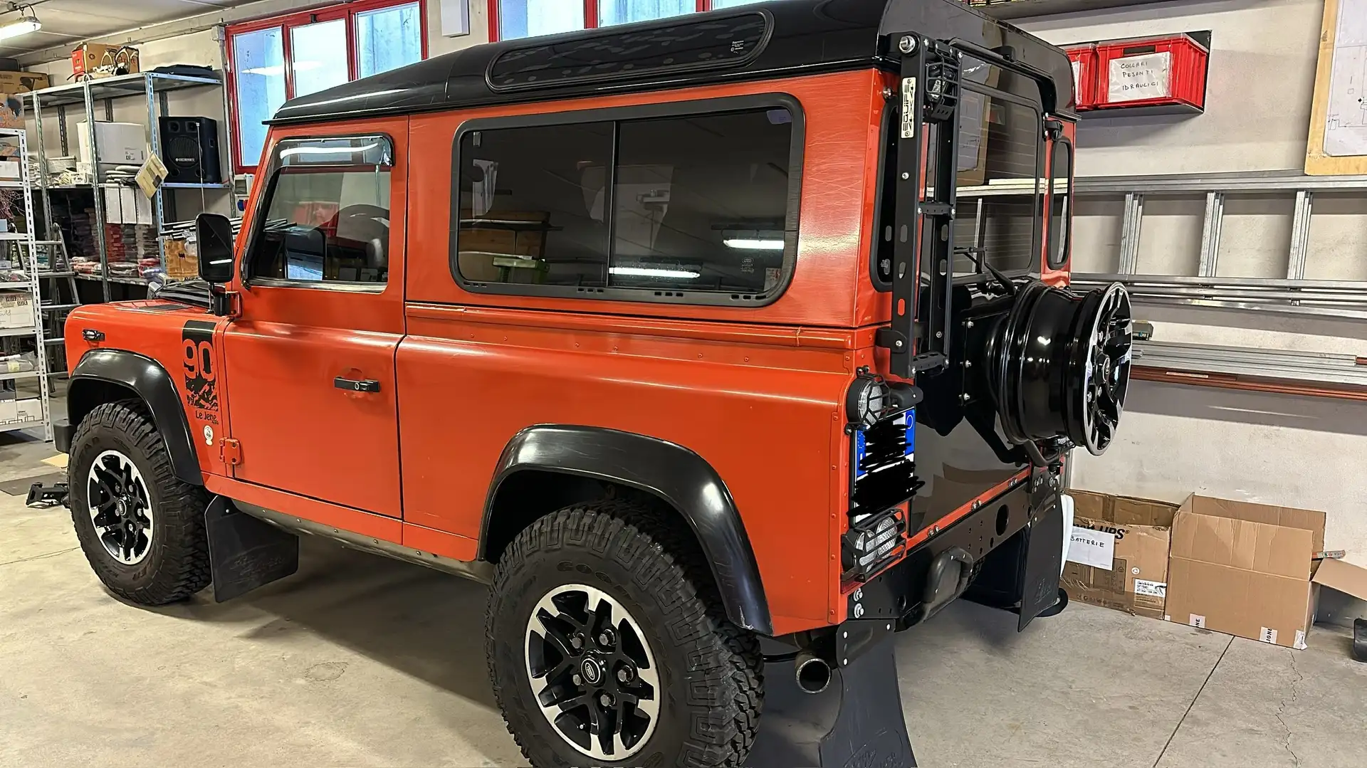 Land Rover Defender 90 Limited Adventure Pomarańczowy - 1