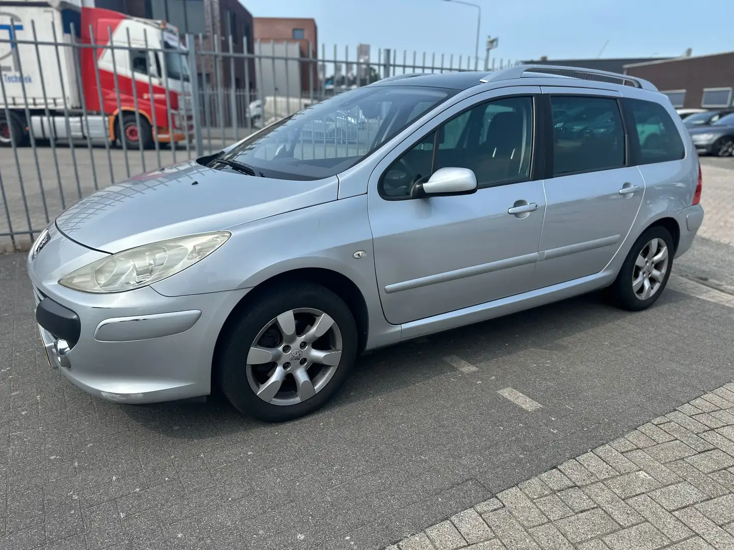 Peugeot 307 307 2.0-16V Premium Stříbrná - 1