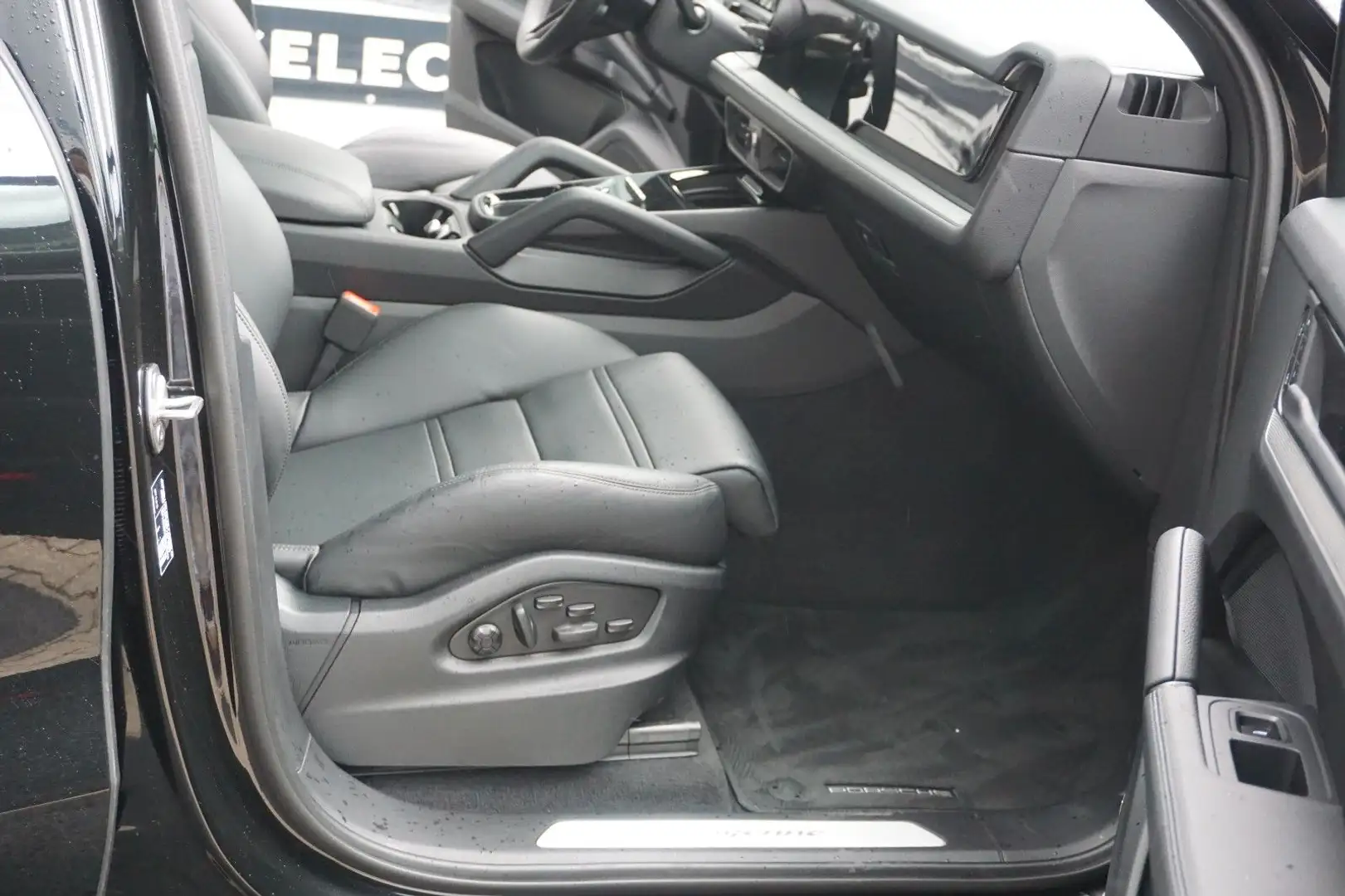 Porsche Cayenne E-Hybrid*Pano*Sitzbelüftung*BOSE*18Wege* Schwarz - 2