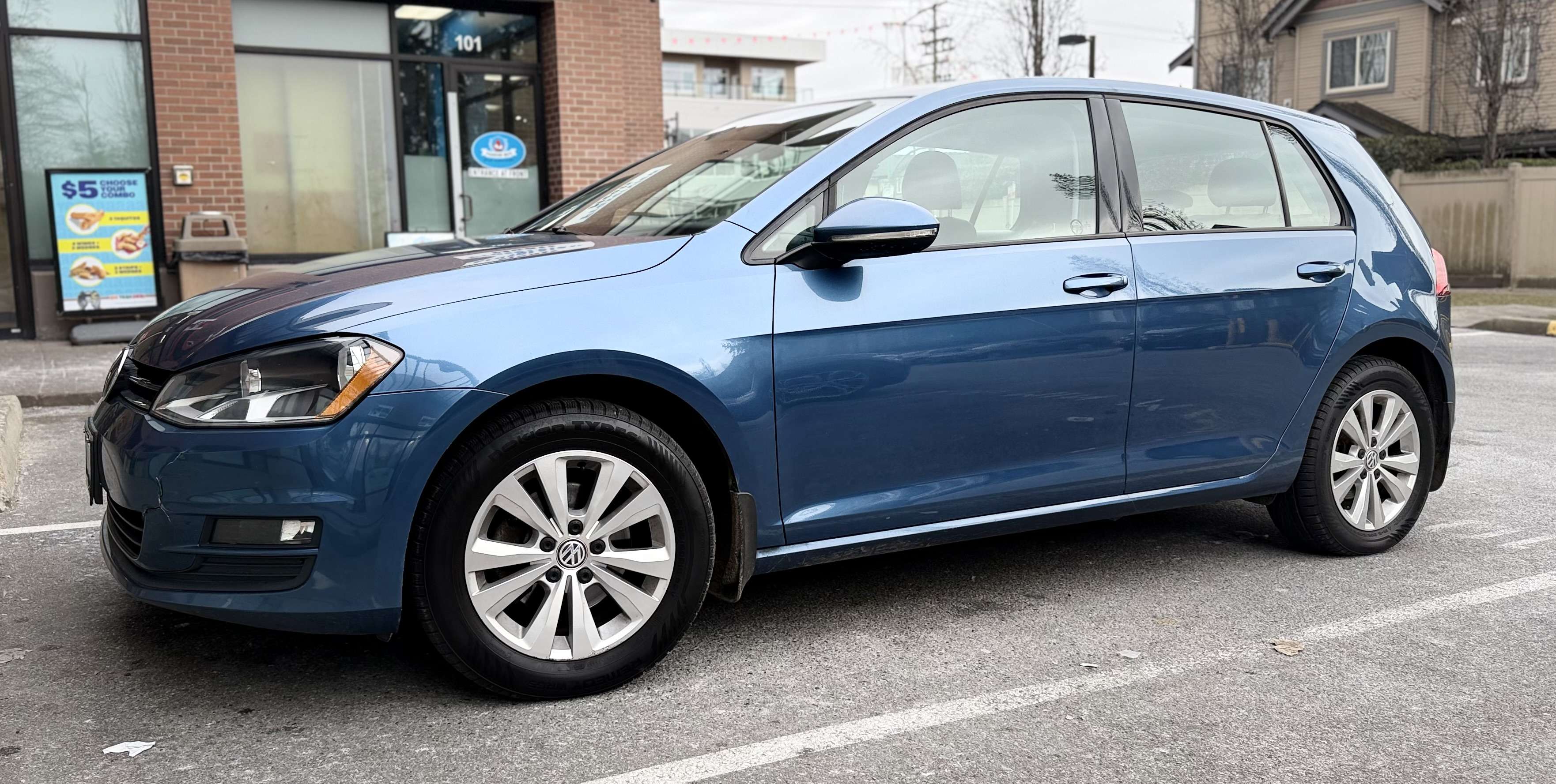 2015 Volkswagen Golf Comfortline alt 2
