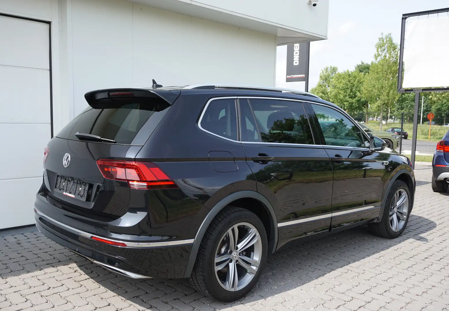 Volkswagen Tiguan Allspace 1.5 TSI Allspace R-Line *Benzine/Pano/Camera/Leder Zwart - 2