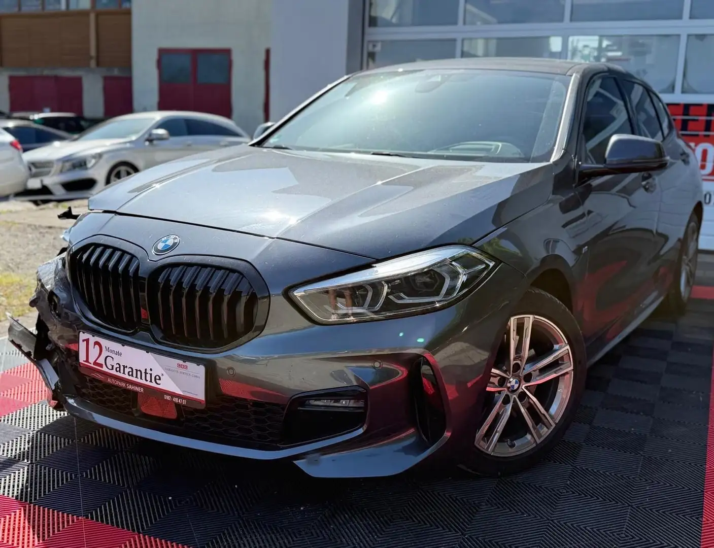 BMW 118 Baureihe 1 Lim. 118 i M Sport Gris - 2